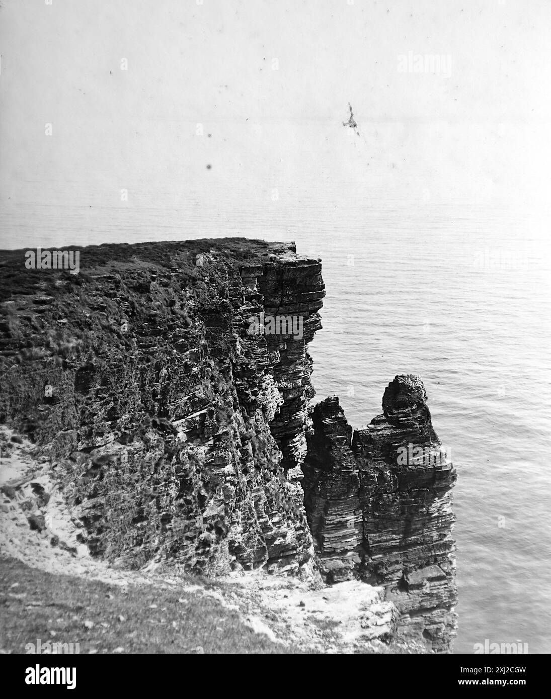 Sugar Loaf Rock, Port préparé Mary, Île de Man. Une vue photographique précoce de ce rocher emblématique. Cette photographie est tirée d'un original édouardien, vers 1910. L'original faisait partie d'un album de 150 photographies d'albumen, de qualité variable, dont beaucoup j'ai photographié. La collection comprenait des images en particulier de l'île de Man et du comté anglais du Devonshire. Des annotations ont été incluses dans l'album mais, malheureusement, il n'y avait pas de dates précises. Les photos originales étaient, en moyenne 6x4 ½ pouces. Banque D'Images