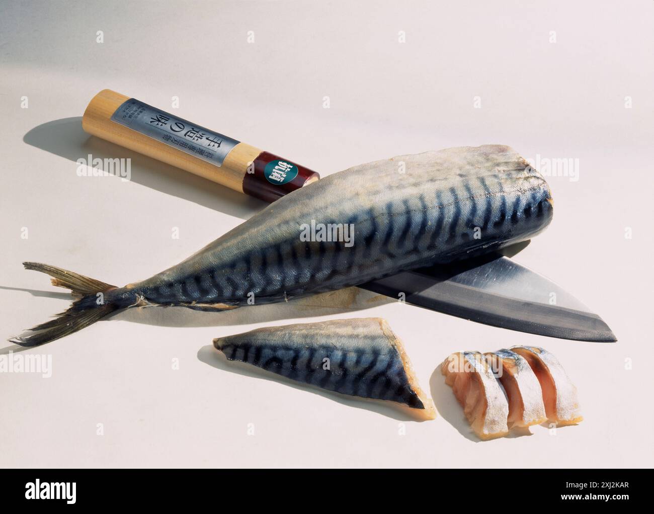 filets de maquereau en tranches fines (recette filmée : sashimi) Banque D'Images