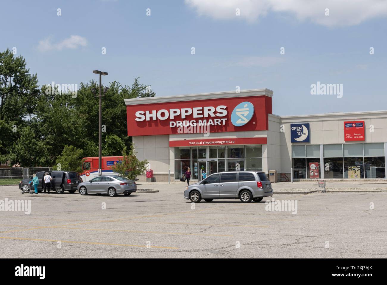 Windsor, ont - 12 juillet 2024 : emplacement de la pharmacie Shoppers Drug Mart. Shoppers Drug Mart a son siège social à Toronto et possède des pharmacies dans 10 provinces. Banque D'Images