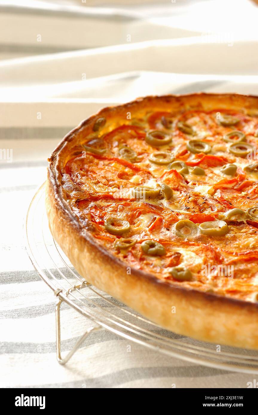 tarte aux tomates et aux olives (thème : tartes salées) Banque D'Images