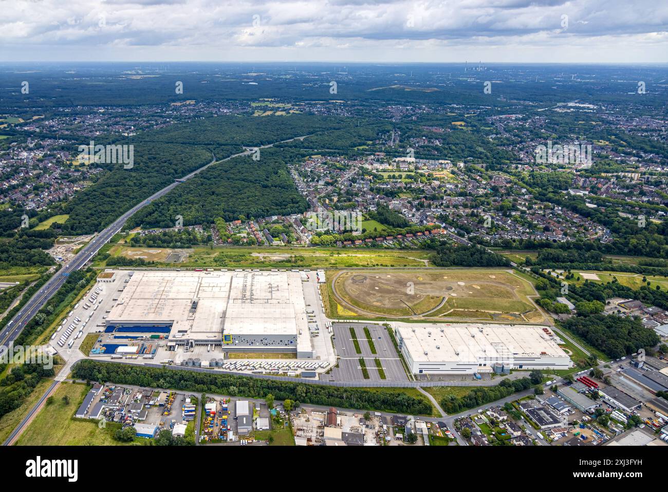 Luftbild, Gewerbegebiet Schwarze Heide, Edeka Zentrallager Logistikzentrum, an der Autobahn A3, Baustelle und Picnic E-Food-Lager, Goldammerweg, Waldteich, Oberhausen, Ruhrgebiet, Nordrhein-Westfalen, Deutschland ACHTUNGxMINDESTHONORARx60xEURO *** vue aérienne, zone industrielle Schwarze Heide, centre logistique d'entrepôt central Edeka, sur l'autoroute A3, chantier et pique-nique E entrepôt alimentaire, Goldammerweg, Waldteich, Oberhausen, Ruhr, Rhénanie du Nord-Westphalie, Allemagne ACHTUNGxMINDESTHONORARx60xEURO Banque D'Images