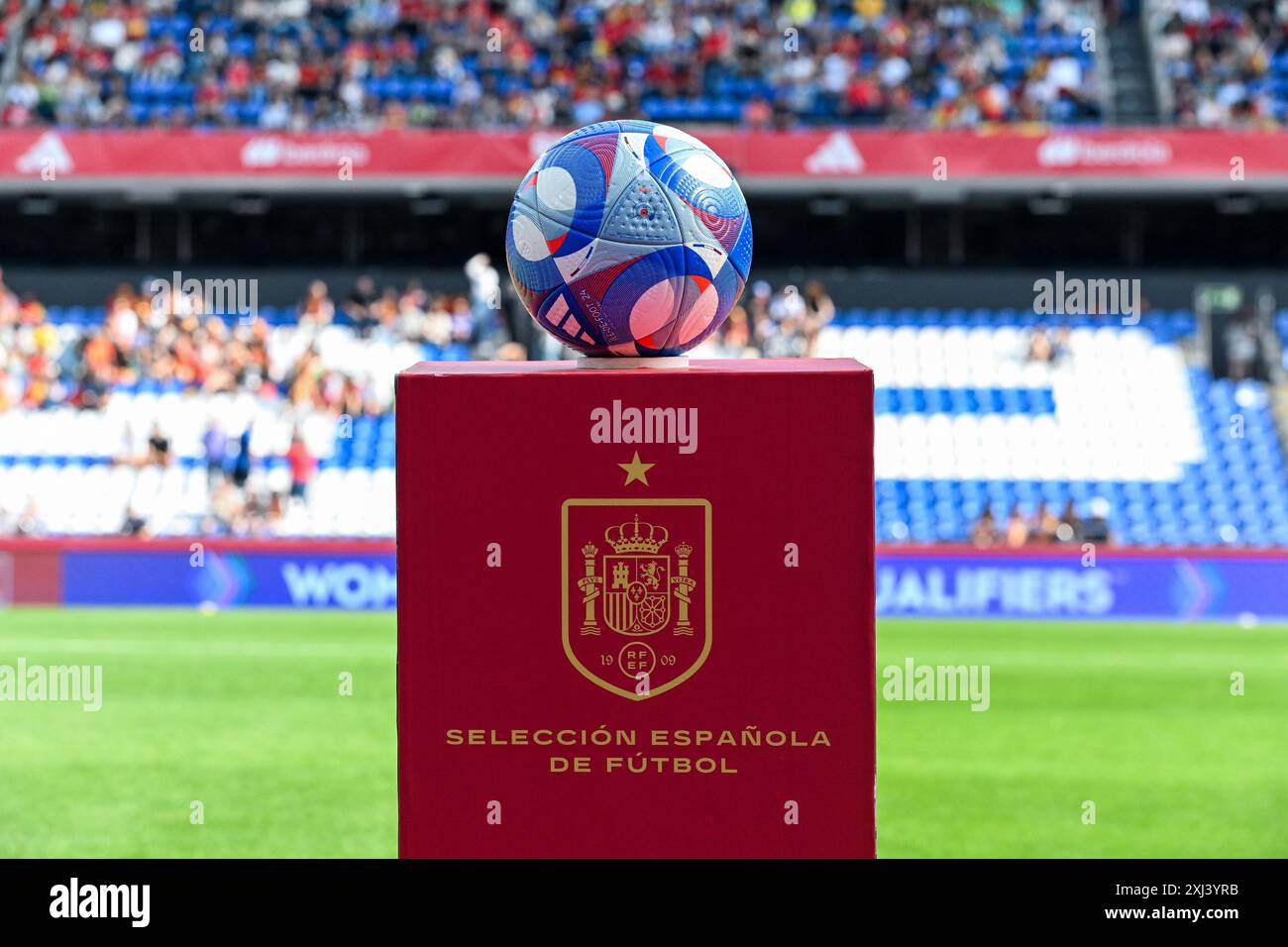 La Corogne, Espagne. 16 juillet 2024. Match ball avant un match de football entre les équipes nationales féminines d'Espagne et de Belgique, a appelé les Red Flames lors de la sixième journée du Groupe A2 dans la phase de ligue des qualifications européennes féminines de l'UEFA 2023-24, le mardi 16 juillet 2024 à la Corogne, Espagne . Crédit : Sportpix/Alamy Live News Banque D'Images