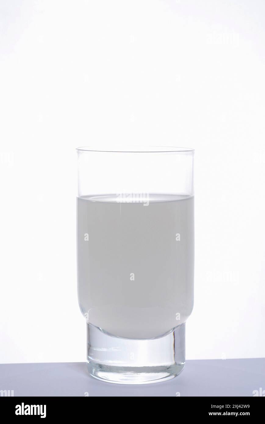 Verre de sirop d'orgeat Banque D'Images