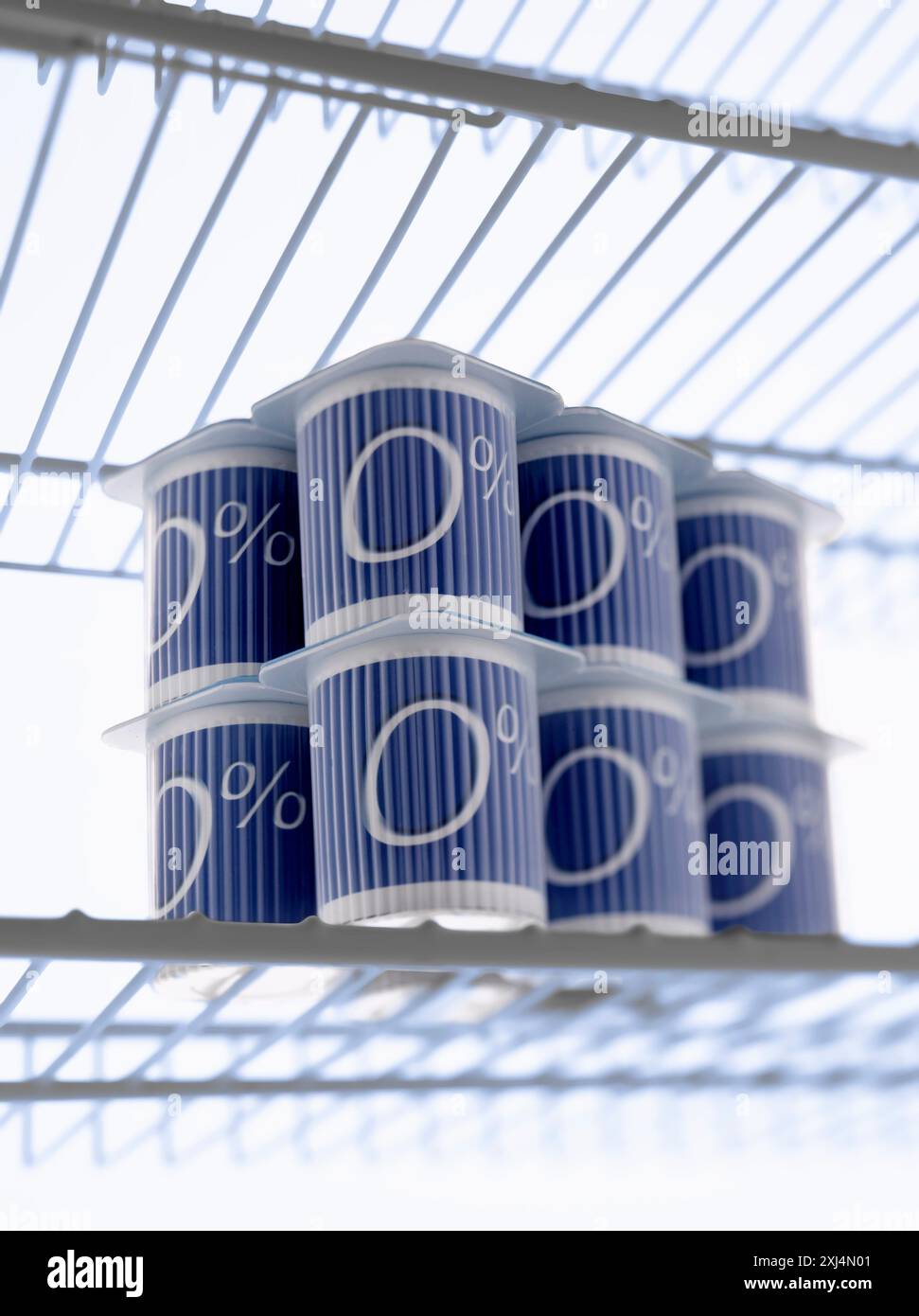 Petit-suisses 0 % dans le frigo Banque D'Images