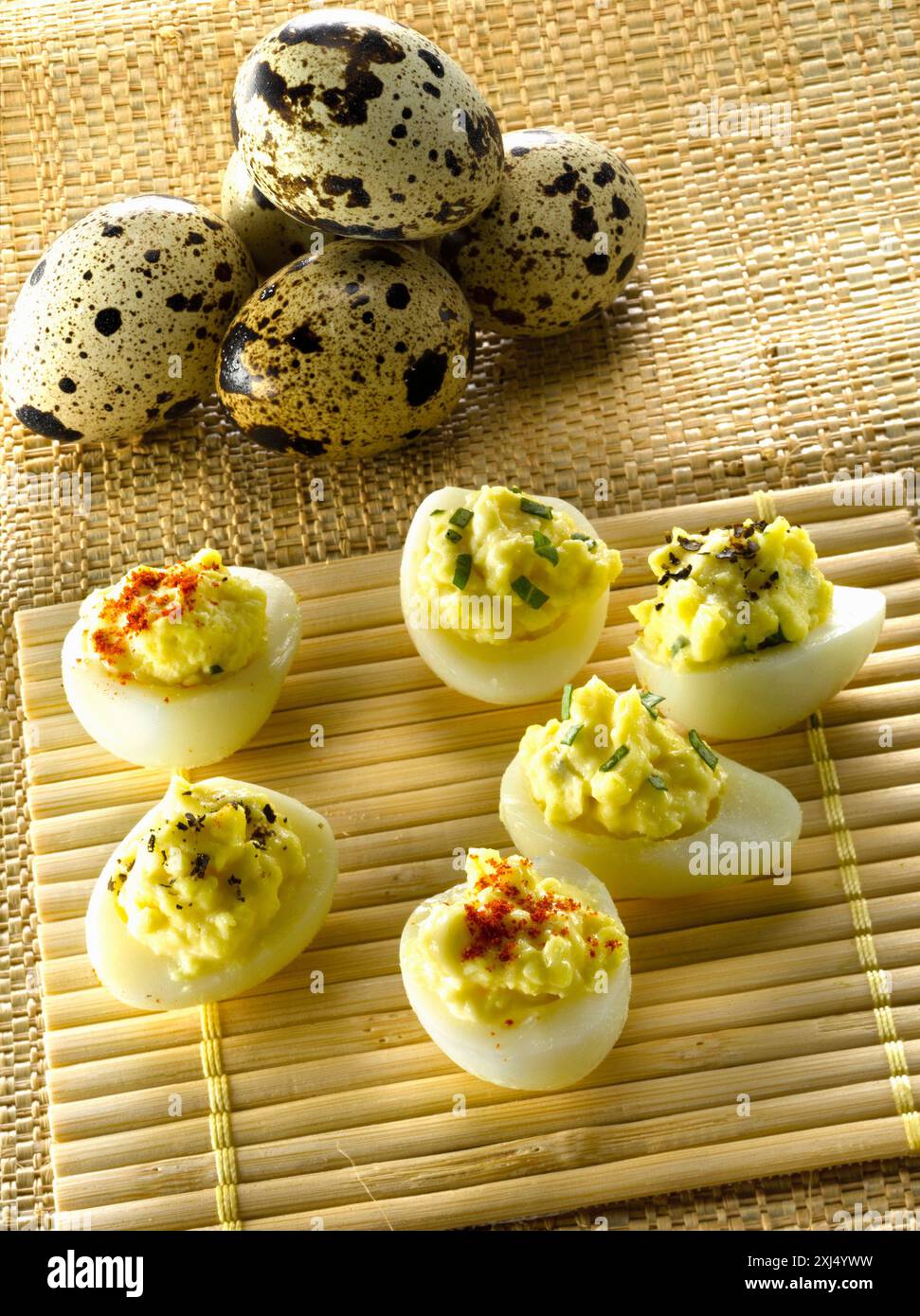 Oeuf de caille,mimosa,le cumin paprika poivre et persil Banque D'Images