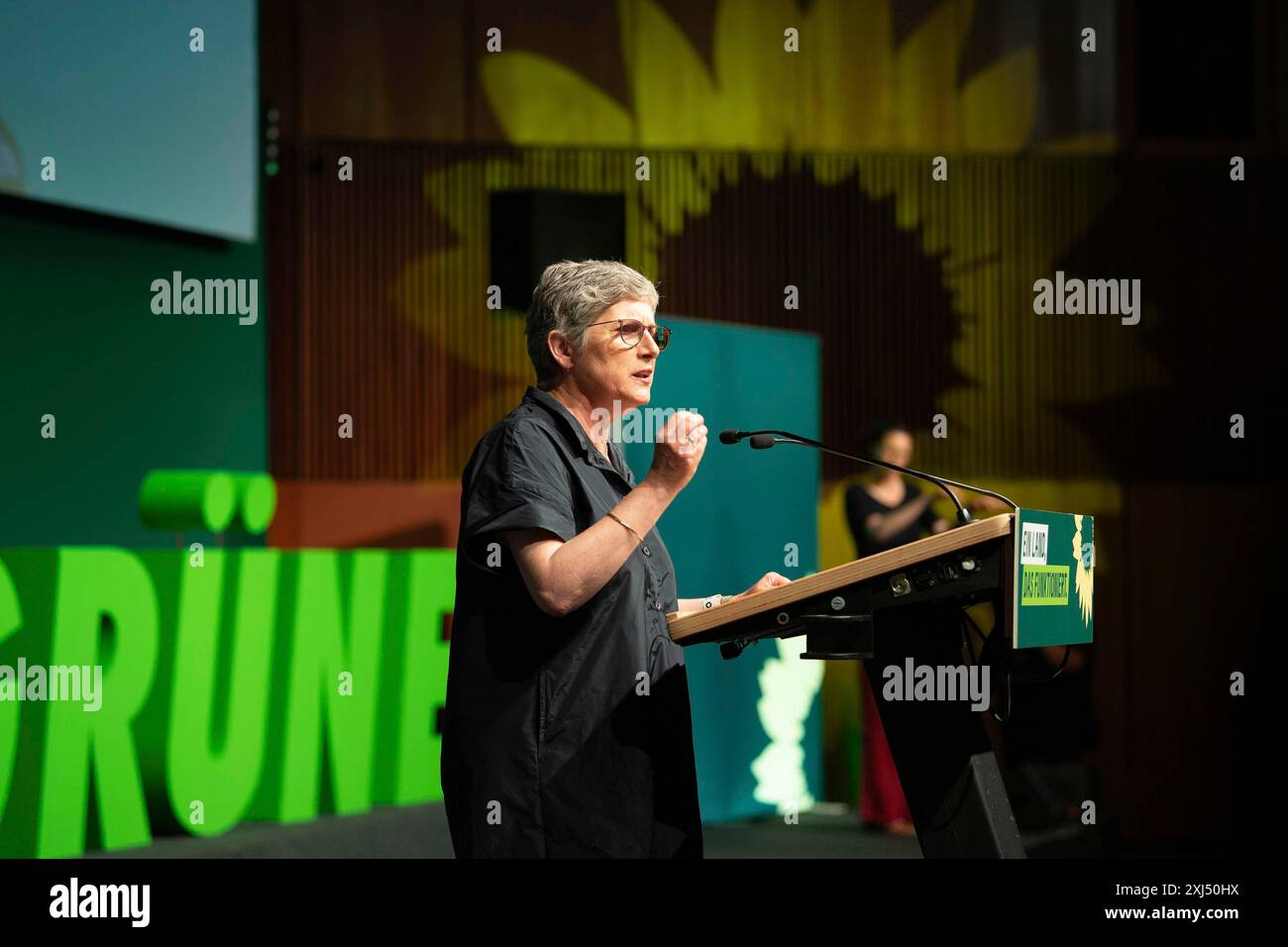 Britta Hasselmann (membre du Bundestag allemand, présidente du groupe parlementaire des Verts) à la Conférence des délégués d'Etat (LDK) de Buendnis en 2024 Banque D'Images