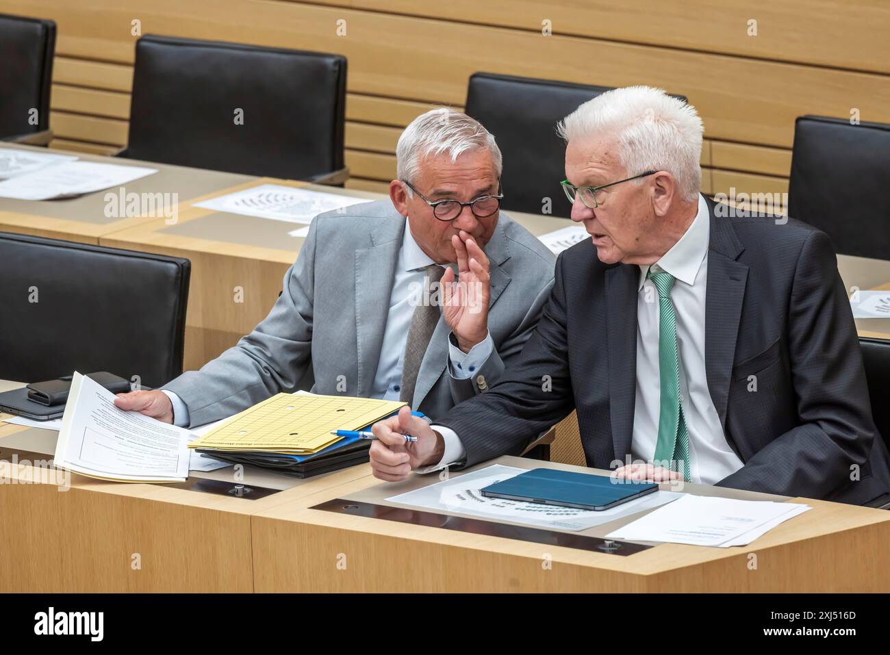 Winfried Kretschmann (à droite, Verts, ministre-président du Bade-Wuertemberg) et son adjoint, le ministre de l'intérieur Thomas Strobl (CDU) . État Banque D'Images