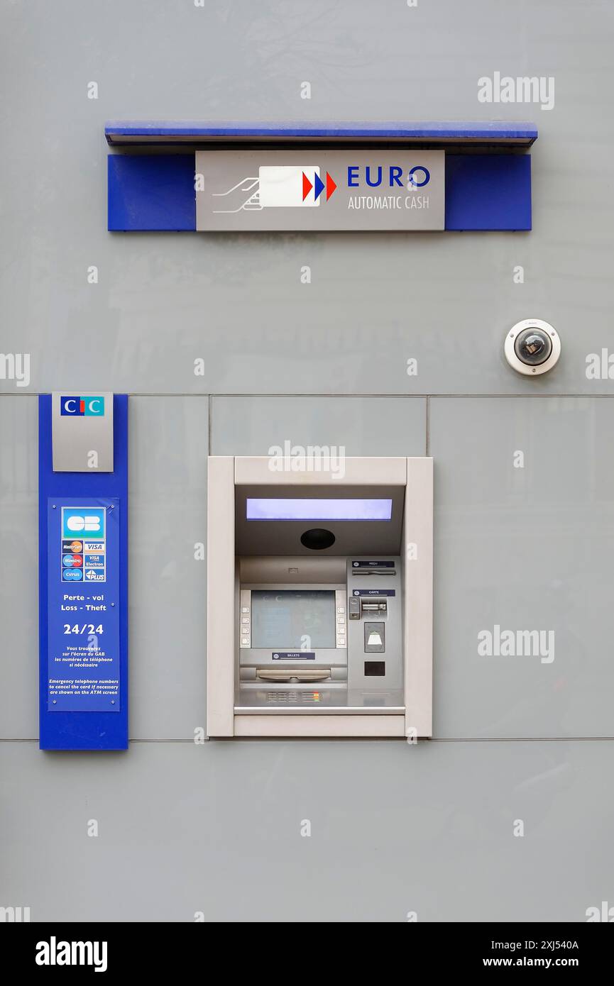 Marseille, ATM sur un mur gris avec logo EURO, Marseille, Département Bouches-du-Rhône, région Provence-Alpes-Côte d'Azur, France Banque D'Images