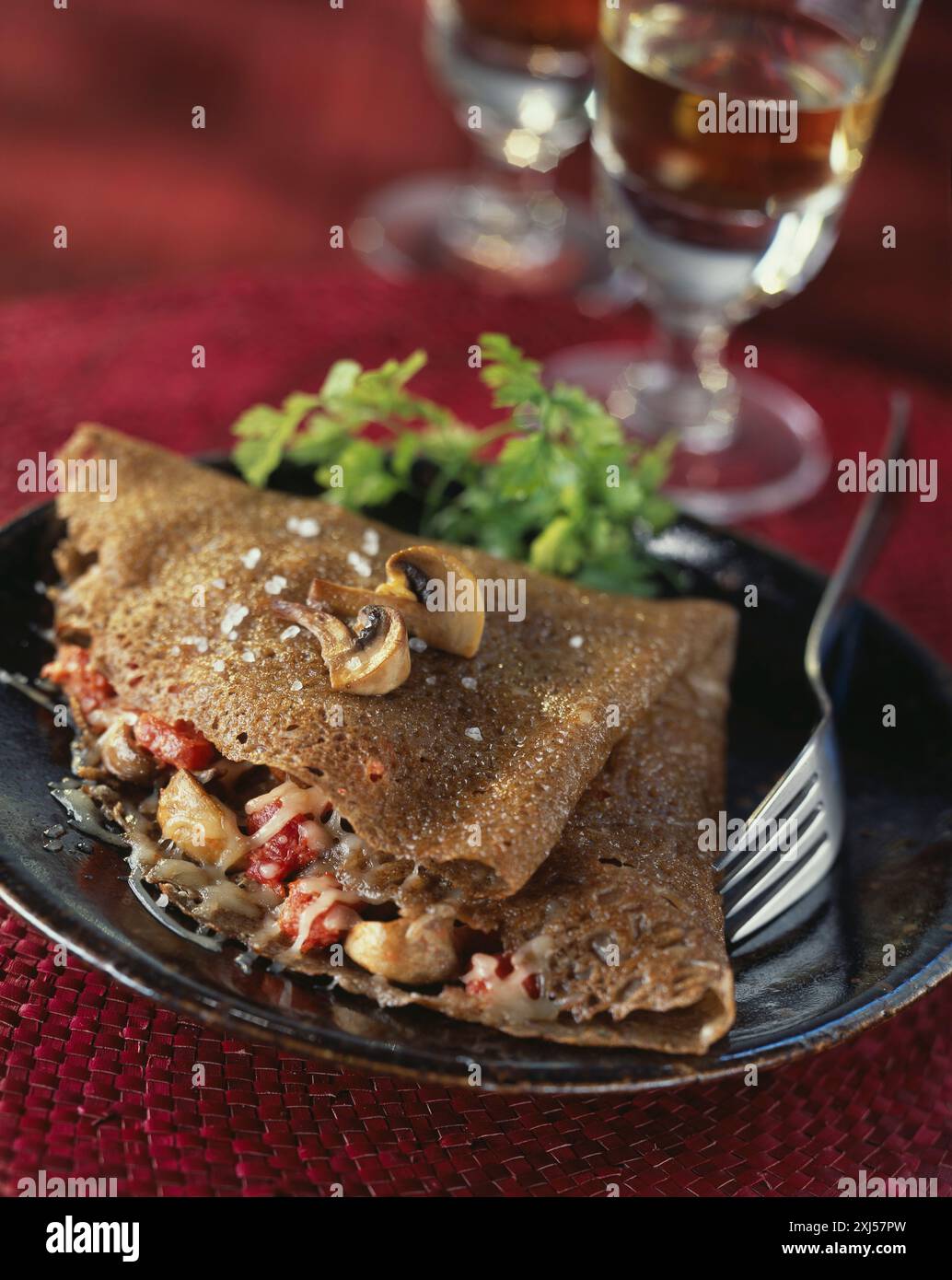 Galette de champignons, tomates et fromages Banque D'Images