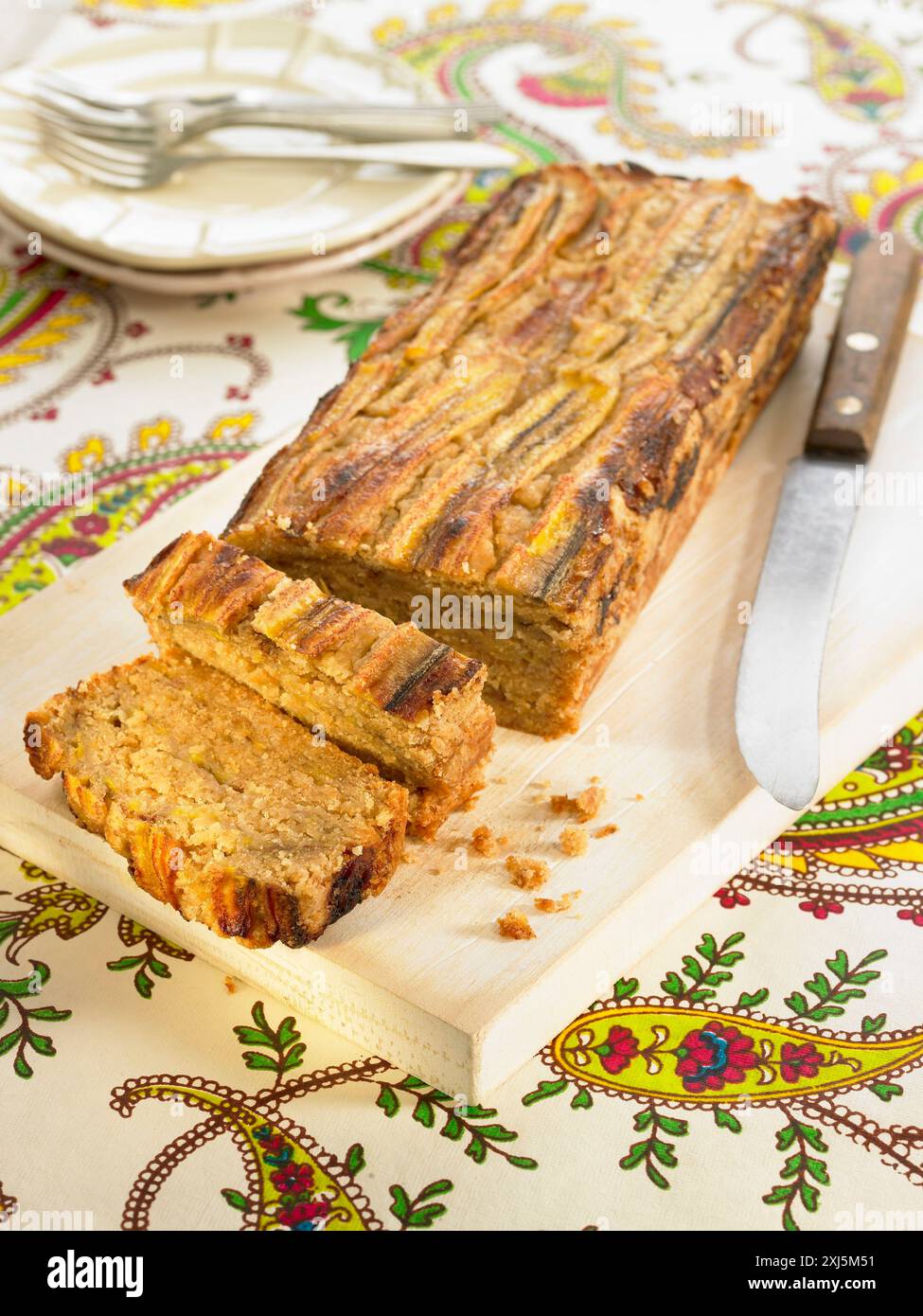 Farine complète, banane et gâteau à la cannelle Banque D'Images