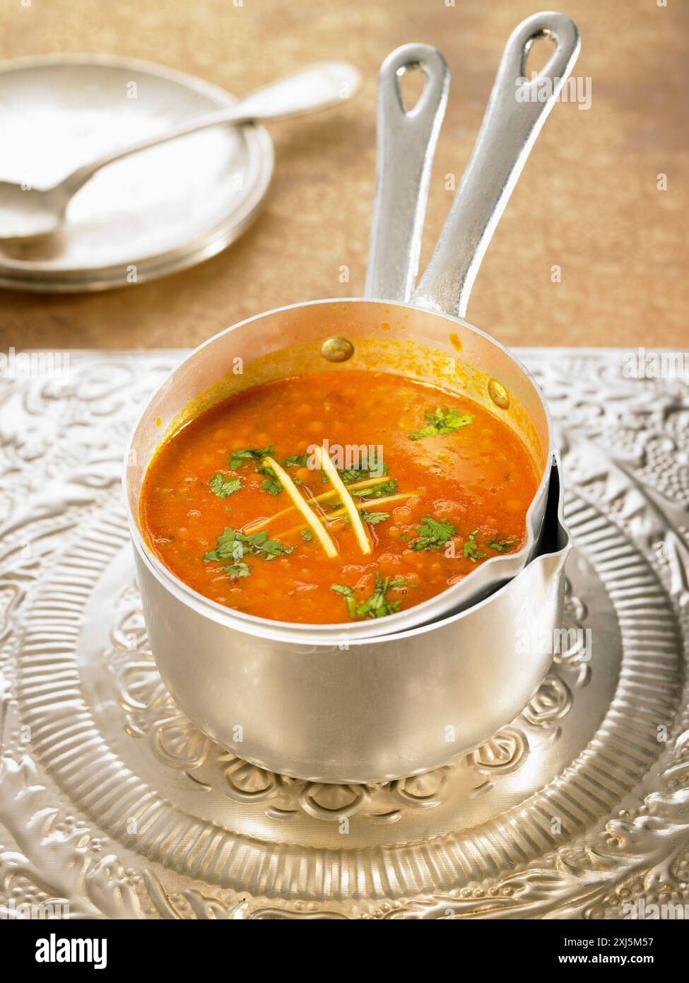 Lentilles de style indien avec curcuma Banque D'Images