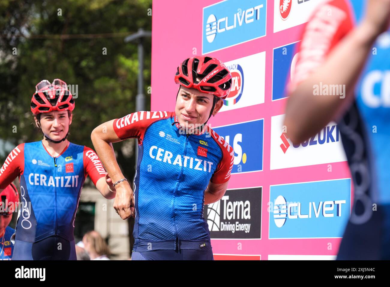 Alice Maria Arzuffi (ITA) de Ceratizit Wnt Pro Cycling au départ du Giro d'Italia Women 2024 départ de la 8ème étape finale de Pescara à l'Aquila, Italie. Banque D'Images