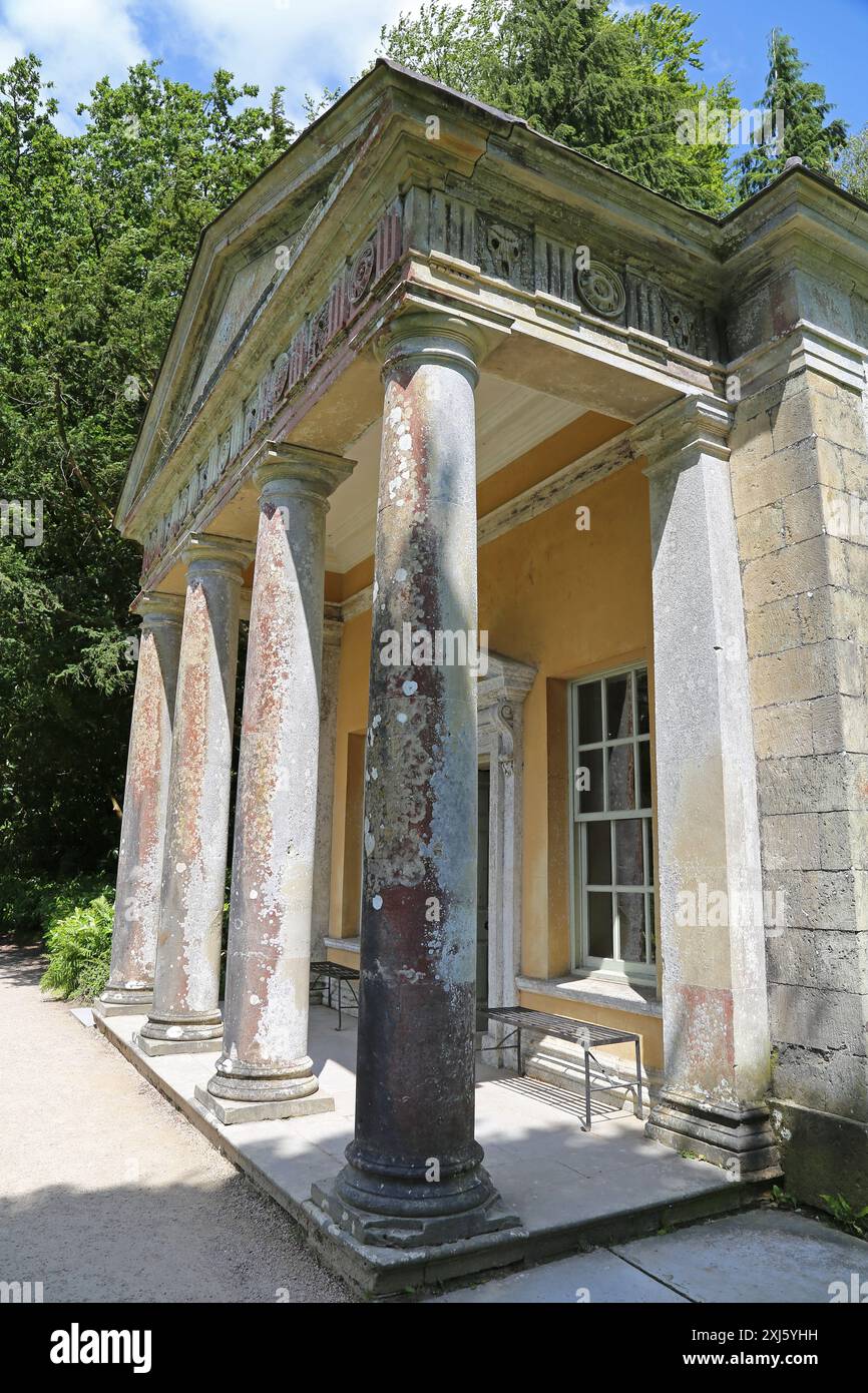 Temple de la flore (déesse romaine de la fertilité et des fleurs), Stourhead Gardens, Stourton, Warminster, Wiltshire, Angleterre, Grande-Bretagne, Royaume-Uni, Europe Banque D'Images