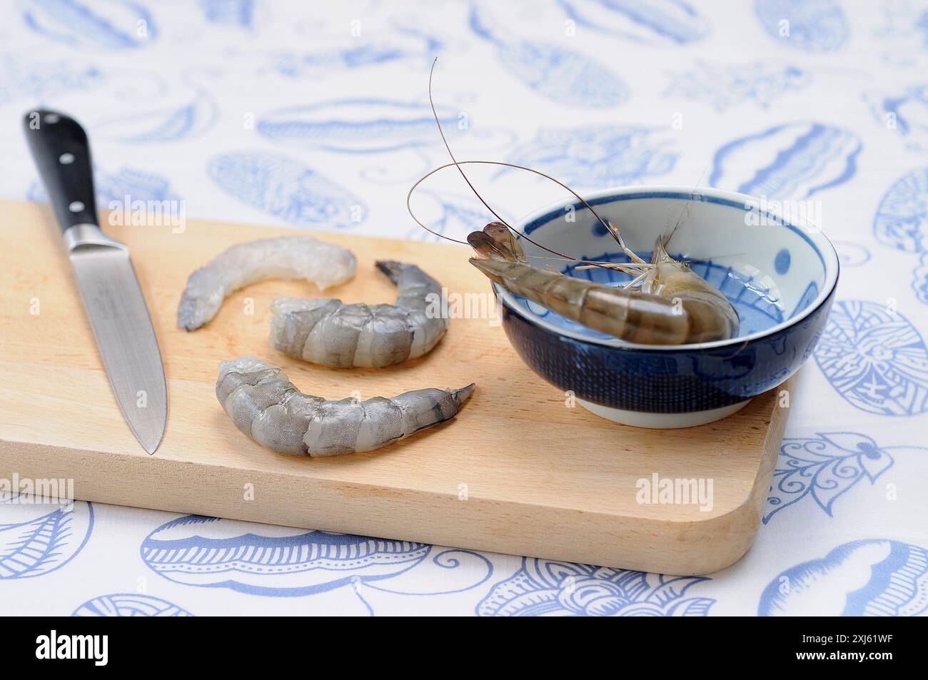 Préparation du carpaccio de crevettes Banque D'Images