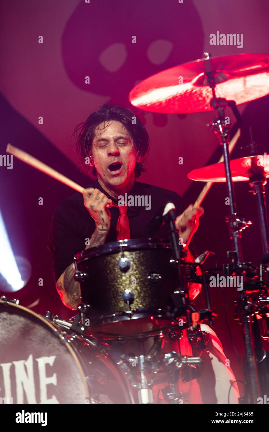 Londres, Royaume-Uni. 16 juillet 2024. Atom Willard jouant de la batterie dans un concert à guichet fermé Alkaline Trio au Kentish Town Forum. Cristina Massei/Alamy Live News Banque D'Images