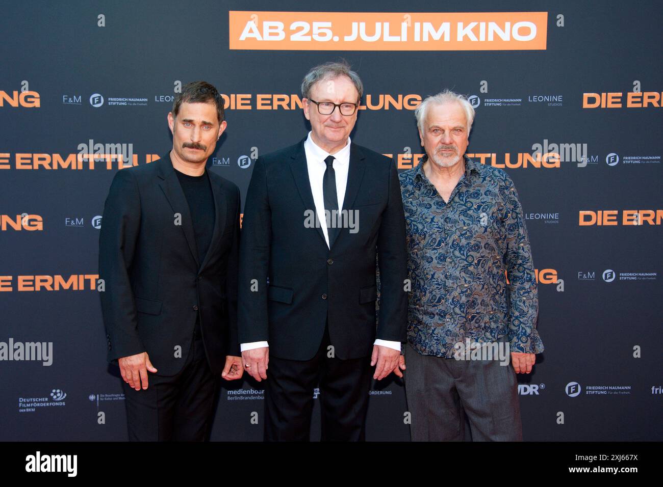 Die Ermittlung , Filmpremiere im Zoo Palast, Berlin, 16.07.2024 Clemens Schick, Rainer Bock, Bernhard Schütz, DIE ERMITTLUNG , photo Call am Roten Teppich zur Berlin-Premiere im ZOO Palast, Berlin, 16.07.2024 Berlin Zoo Palast Deutschland, allemagne *** Die Ermittlung , Filmpremiere im Zoo Palast, Berlin, 16 07 2024 Clemens Schick, Rainer Bock, Bernhard Schütz, DIE ERMITTLUNG , photo Call am Roten Teppich zur Berlin Premiere im ZOO Palast, Berlin, 16 07 2024 Berlin Zoo Palast Allemagne, allemagne Copyright : xChristianxBehringx Banque D'Images