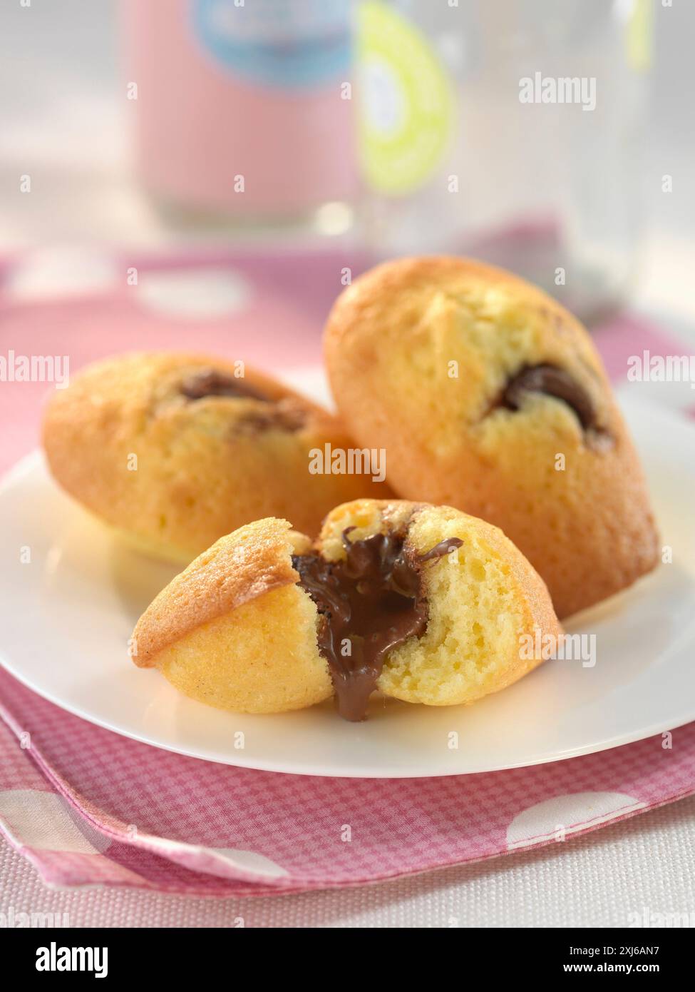 Madeleines avec une garniture au chocolat Banque D'Images