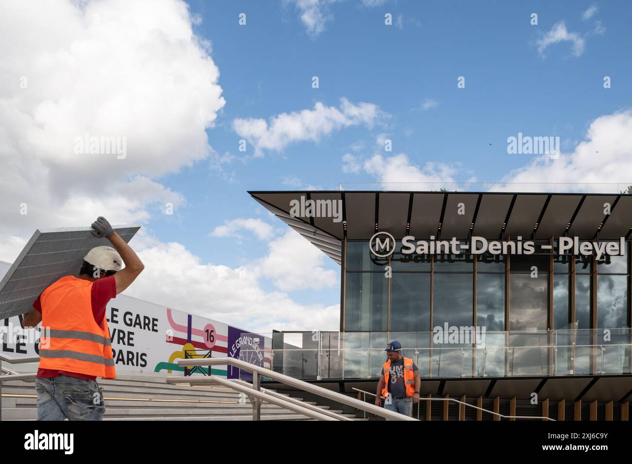 Gare St Denis Pleyel sur la ligne 14 Paris banlieue Banque D'Images