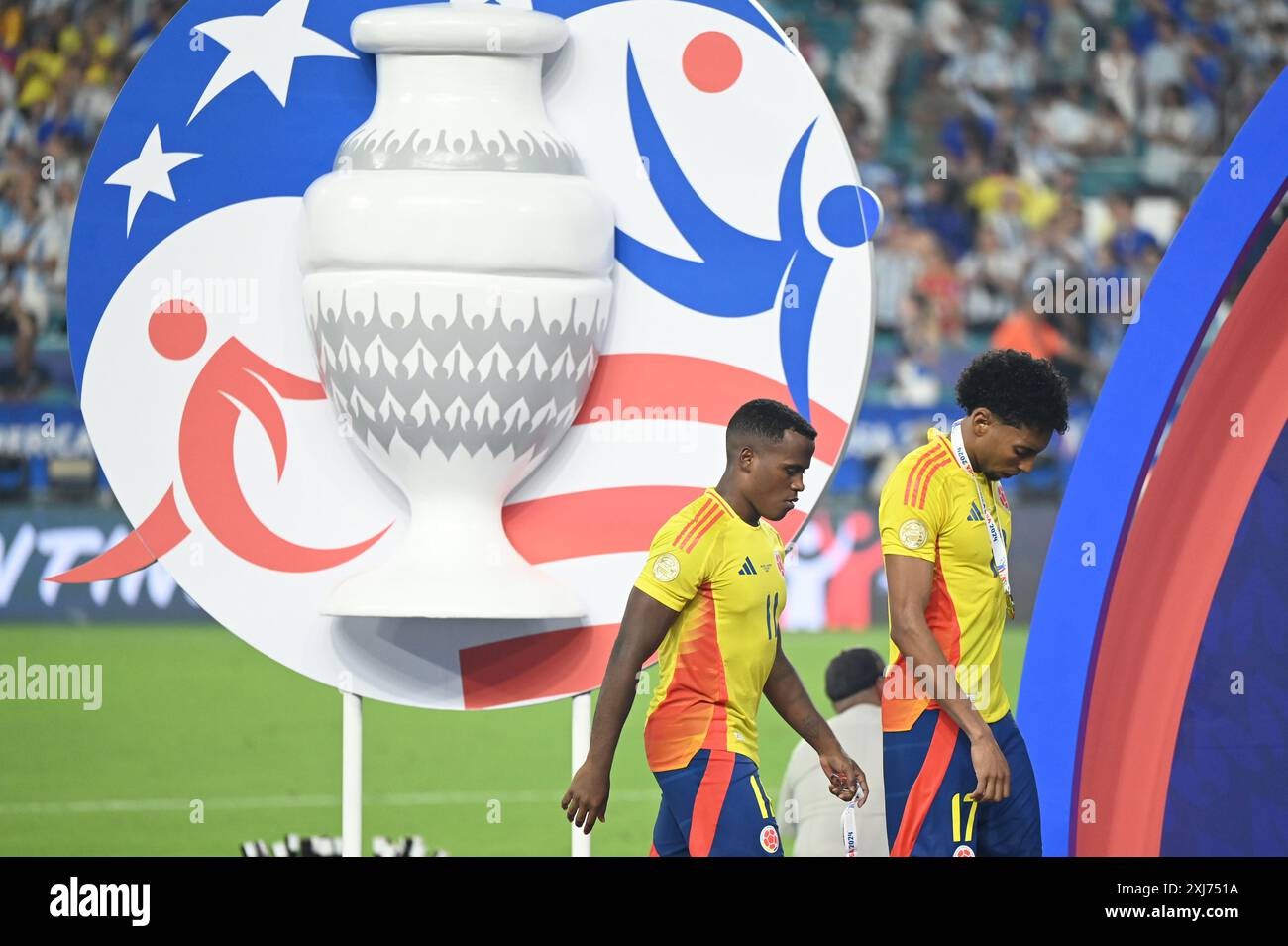 14 juillet 2024 : Miami Gardens, Floride, USA : match de la finale Copa America entre la Colombie et l'Argentine au Hard Rock Stadium de Miami Gardens, Floride, USA ; Jhon Arias et Johan Mojica de Colombie Banque D'Images