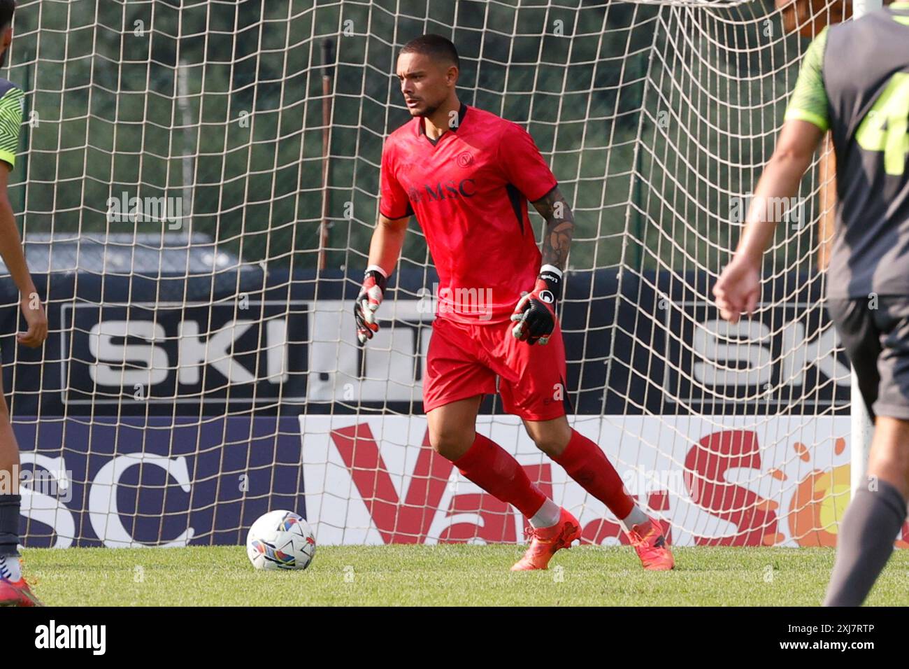 Elia Caprile de Napoli joue lors d'un match amical de pré-saison à Dimaro Folgarida, trente, Italie, le 16 juillet 2024 Banque D'Images