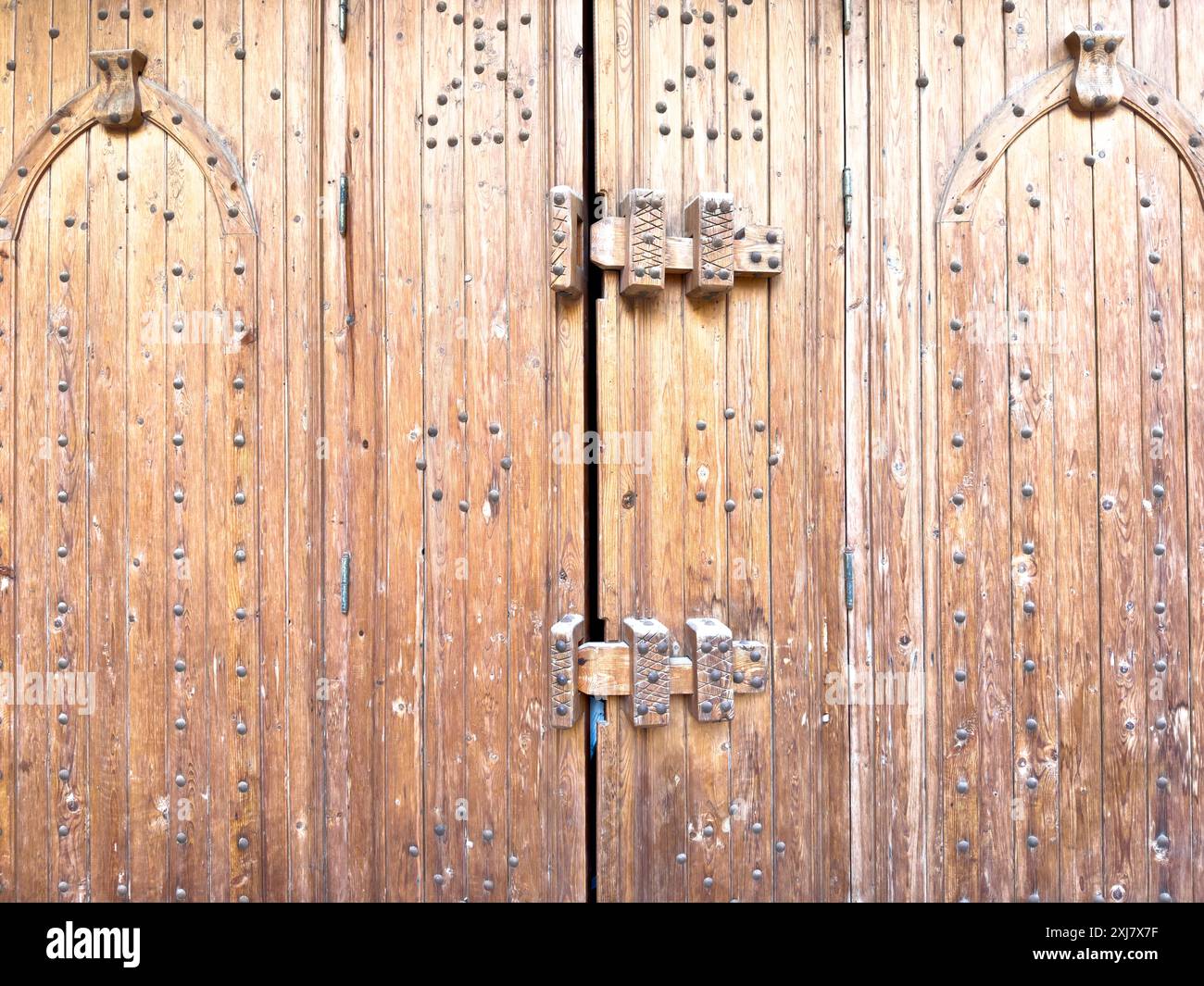Vieille porte en bois d'un pays arabe Banque D'Images
