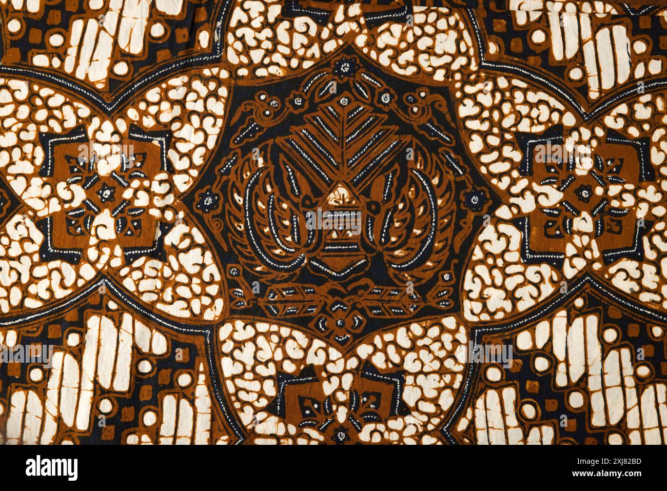Gros plan sur les tissus de sarong de batik indonésien du début des années 1900. Tous faits à la main avec des canting et de la cire chaude dans la manière javanaise traditionnelle. Banque D'Images
