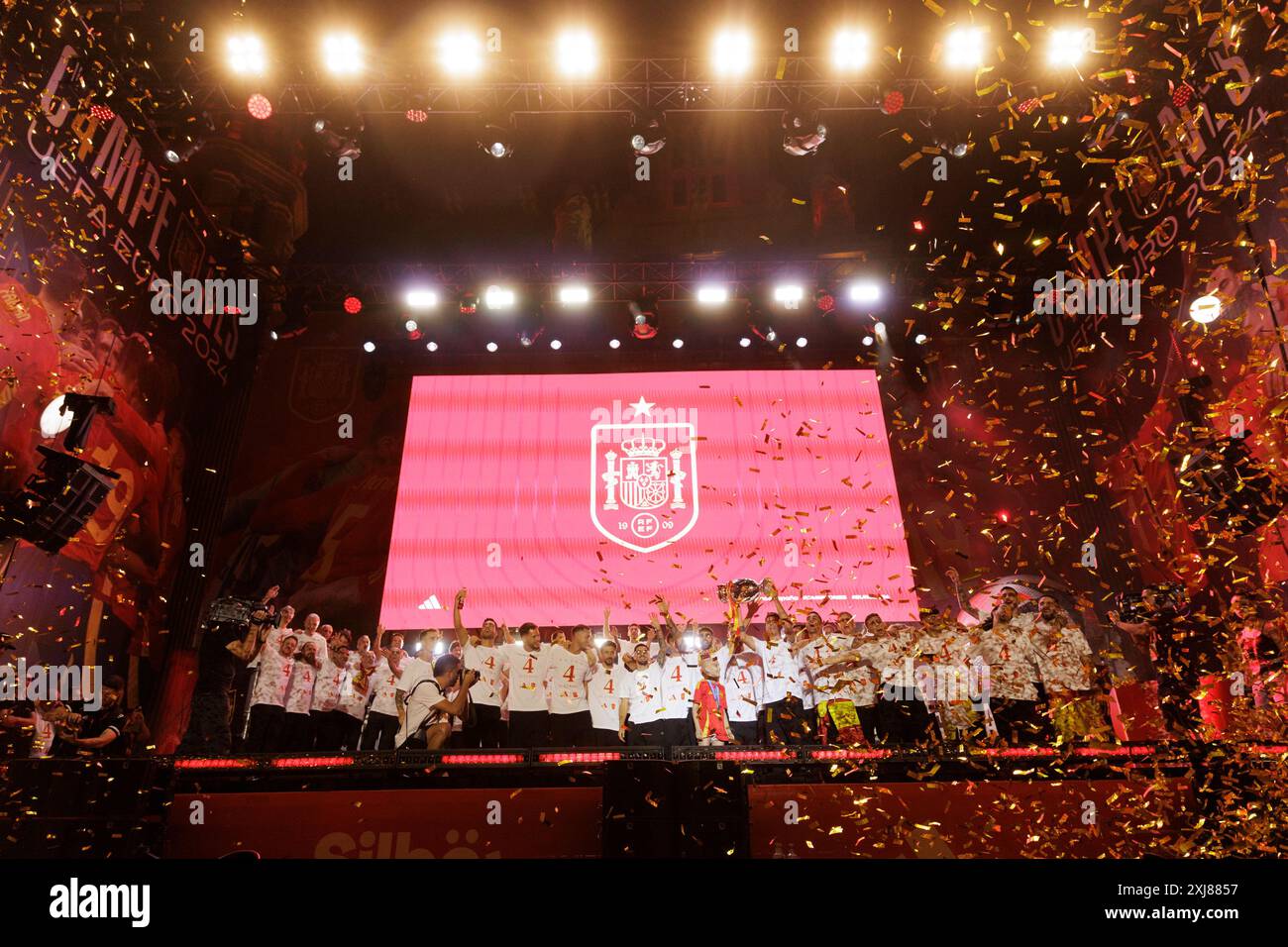 MADRID, ESPAGNE - 15 JUILLET : les joueurs de l'équipe espagnole de football célèbrent l'Euro Cup sur la place Cibeles. (Photo de Guillermo Martinez) Banque D'Images