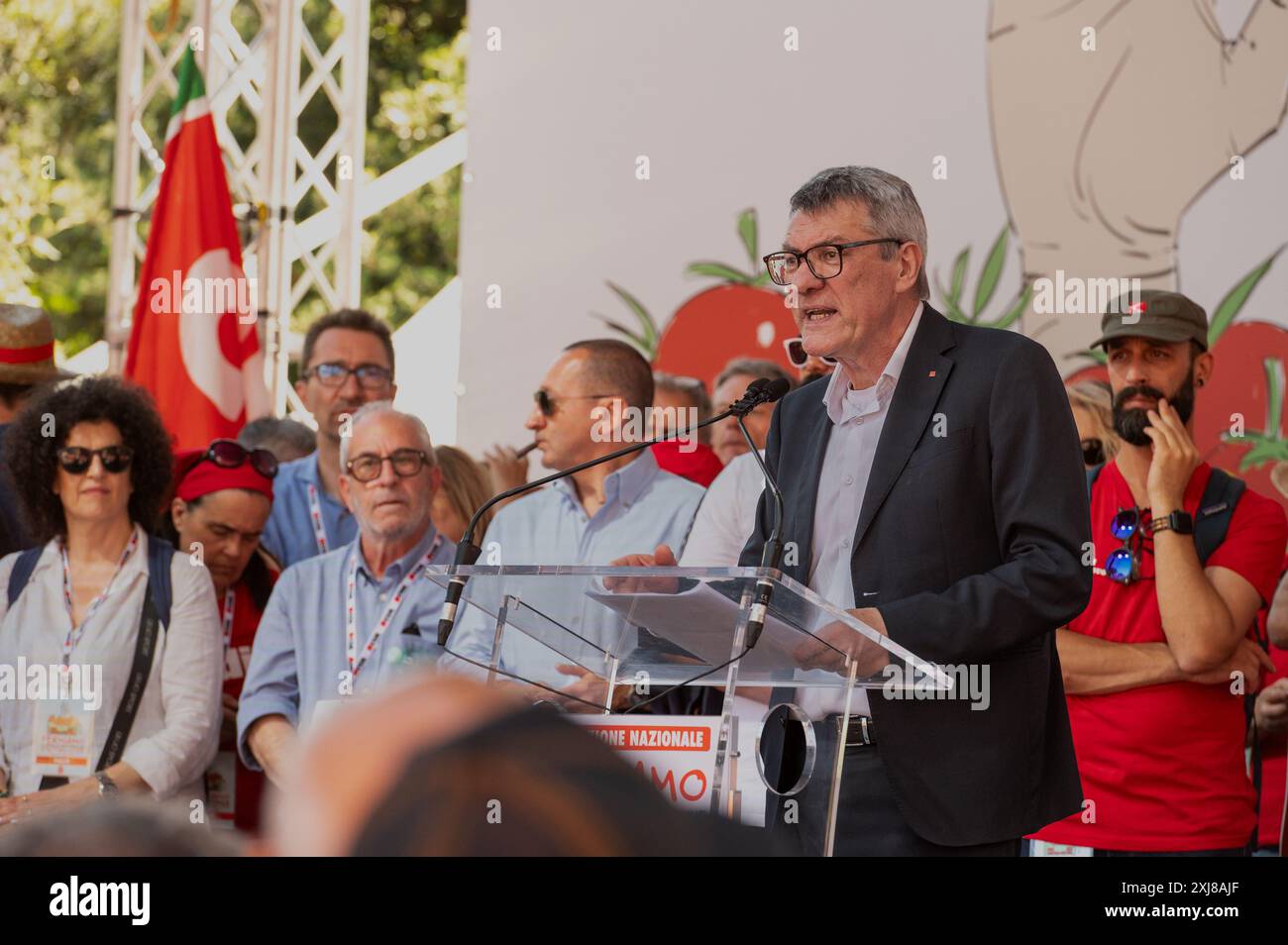 Mautizio Landini, secrétaire général de la CGIL, le plus grand syndicat italien, lors de la manifestation contre l'exploitation des travailleurs étrangers dans le secteur agricole. Latina, 06/07/2024. Banque D'Images