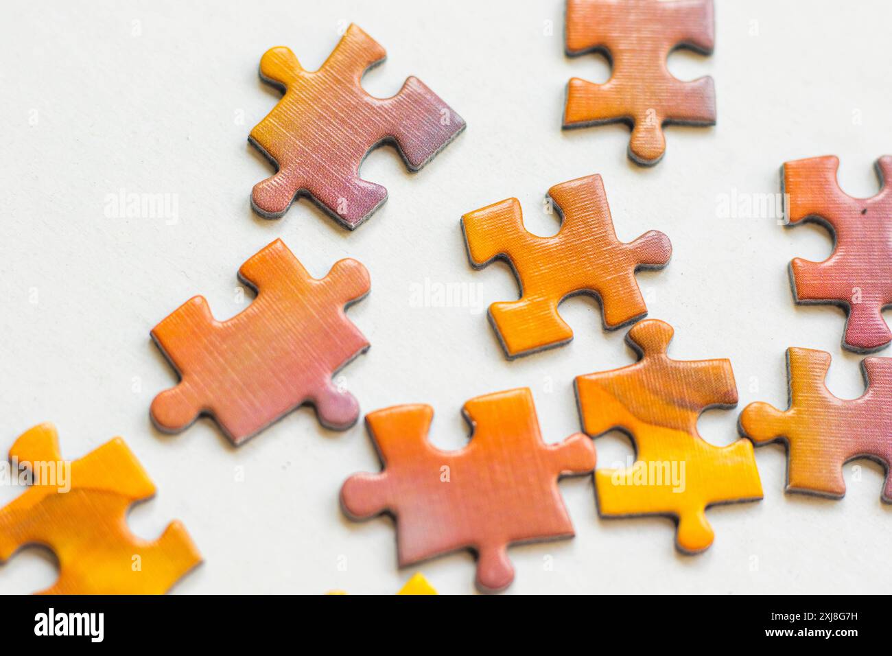 Puzzle coloré sur le fond blanc Banque D'Images