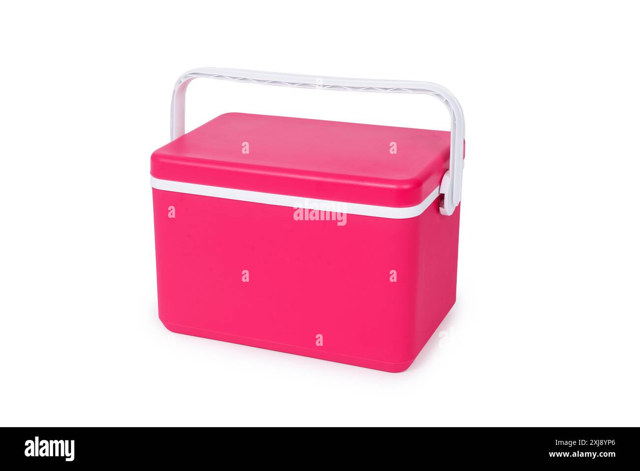 refroidisseur en plastique rosé rouge, avec une poignée blanche, sur fond blanc Banque D'Images