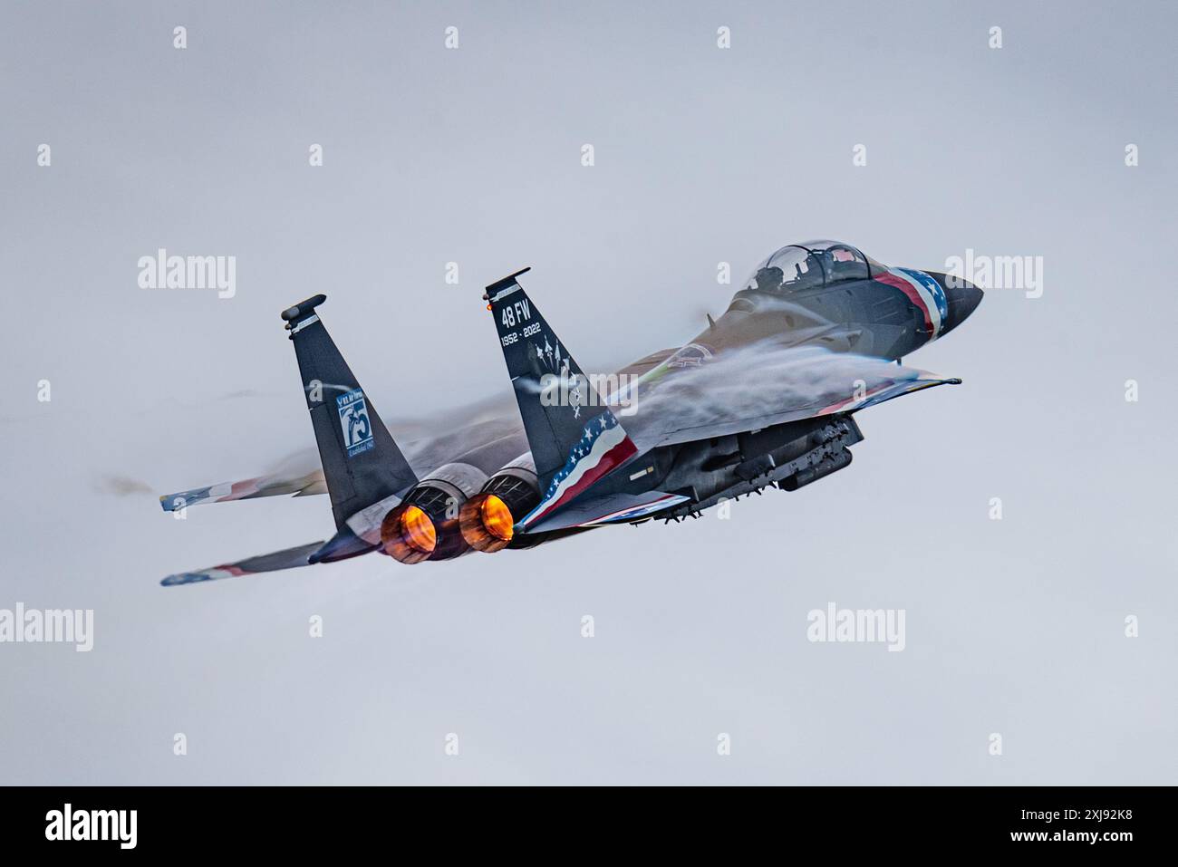 RAF Lakenheath, Suffolk, Royaume-Uni, 03 février 2023 : avion de chasse militaire F-15 de l'USAF dans le schéma de peinture patrimoniale en vol sur post-combustion Banque D'Images
