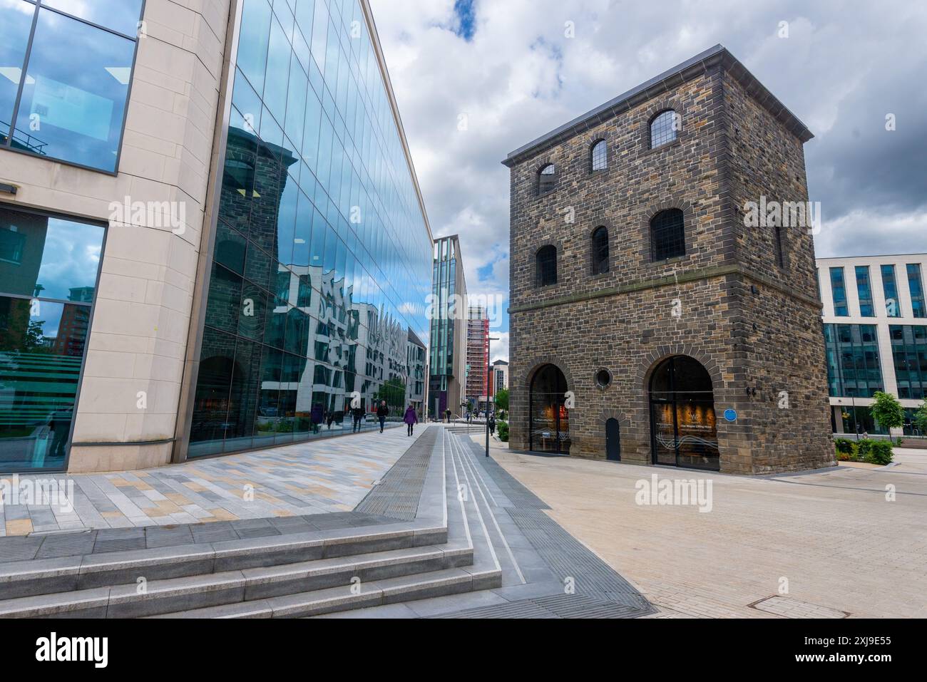 La gare centrale de Leeds se trouvait ici à Wellington place, Leeds. Le seul rappel que la station ait jamais existé est la tour de levage de wagons restaurée Banque D'Images