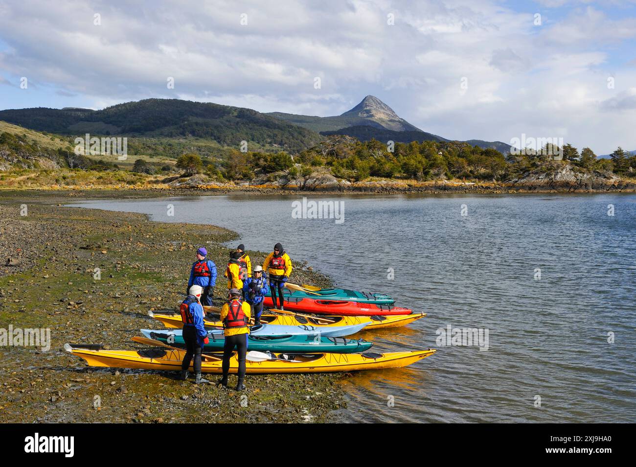 Kayak, baie de Wulaia, île Navarino, Terre de feu, Patagonie, Chili, Amérique du Sud Copyright : GOUPIxCHRISTIAN 1382-654 usage éditorial exclusif Banque D'Images