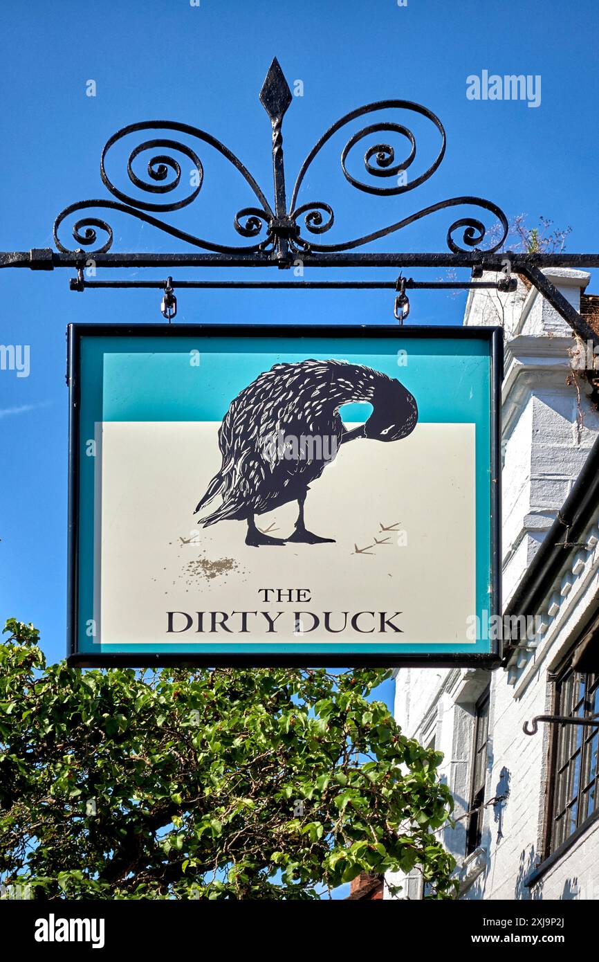 Le panneau de pub Dirty Duck, également connu sous le nom de Black Swan public House, Stratford upon Avon, Angleterre, Royaume-Uni, Banque D'Images