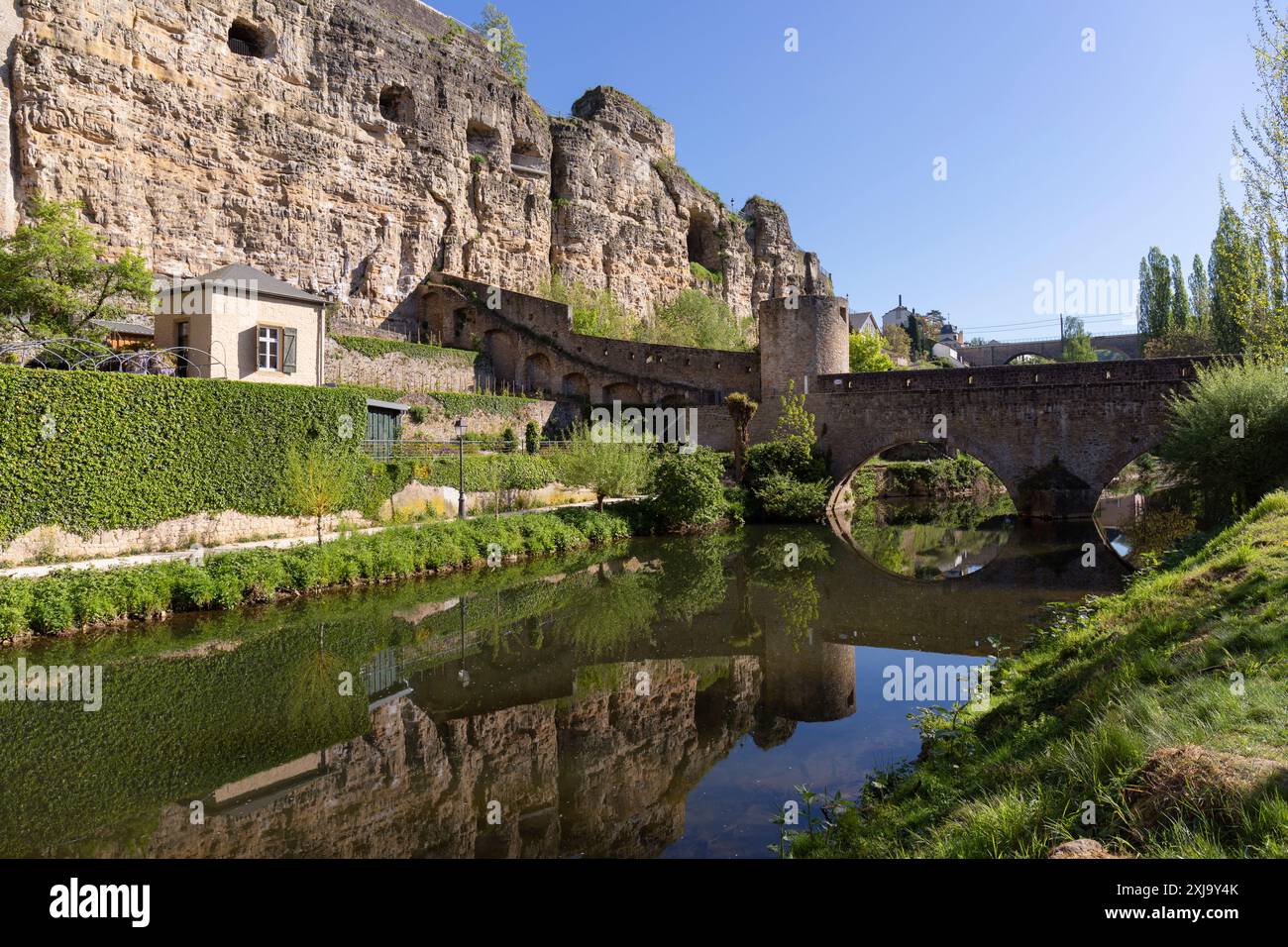 Europe, Luxembourg, ville de Luxembourg, l'ancien pont de Stierchen traversant la rivière Alzette, au-dessous des fortifications des Casemates du Bock Banque D'Images