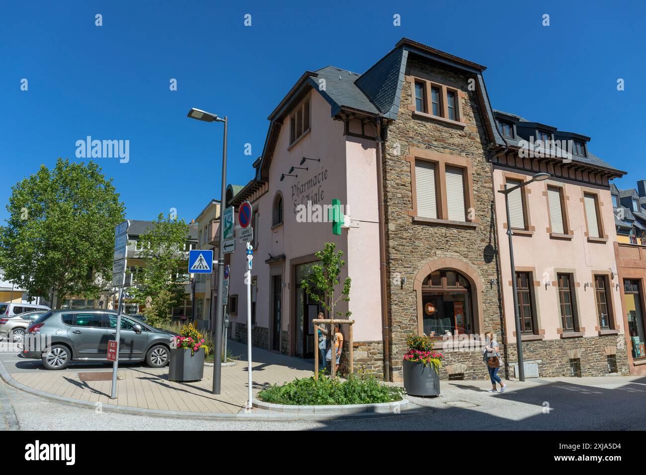 Europe, Luxembourg, Wiltz, pharmacie de l’Aigle (Boutique du pharmacien sur la Grand-Rue près du centre-ville) pendant la pandémie de COVID-19 Banque D'Images