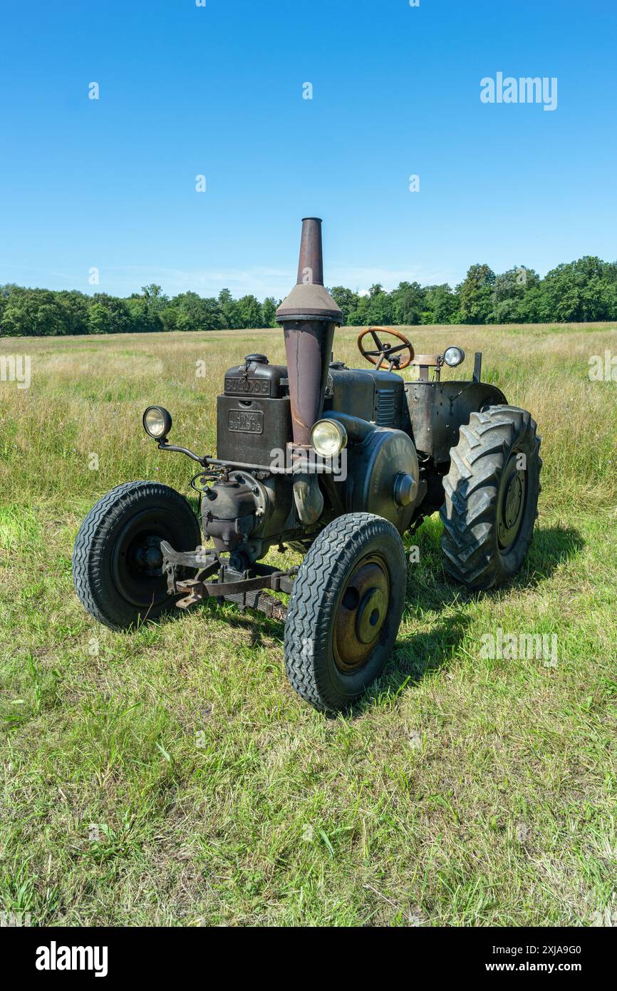 Tracteur historique Lanz Bulldog. Le Lanz Bulldog était un tracteur fabriqué par Heinrich Lanz AG à Mannheim, dans le Bade-Wuerttemberg, en Allemagne. Banque D'Images
