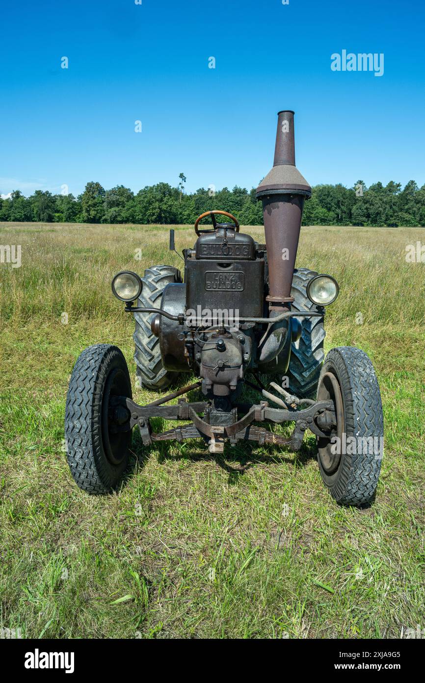 Tracteur historique Lanz Bulldog. Le Lanz Bulldog était un tracteur fabriqué par Heinrich Lanz AG à Mannheim, dans le Bade-Wuerttemberg, en Allemagne. Banque D'Images
