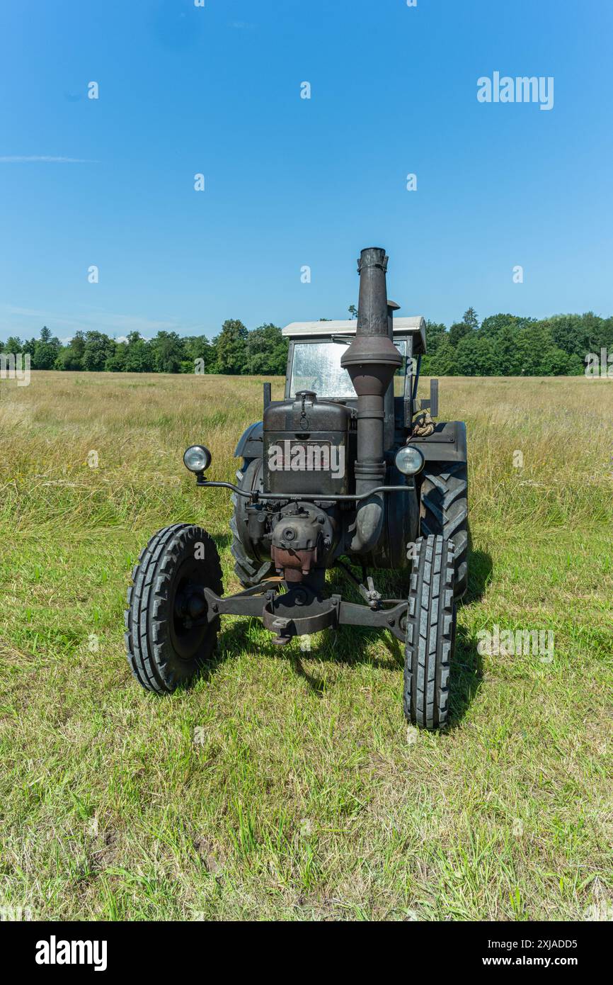 Tracteur historique Lanz Bulldog. Le Lanz Bulldog était un tracteur fabriqué par Heinrich Lanz AG à Mannheim, dans le Bade-Wuerttemberg, en Allemagne. Banque D'Images