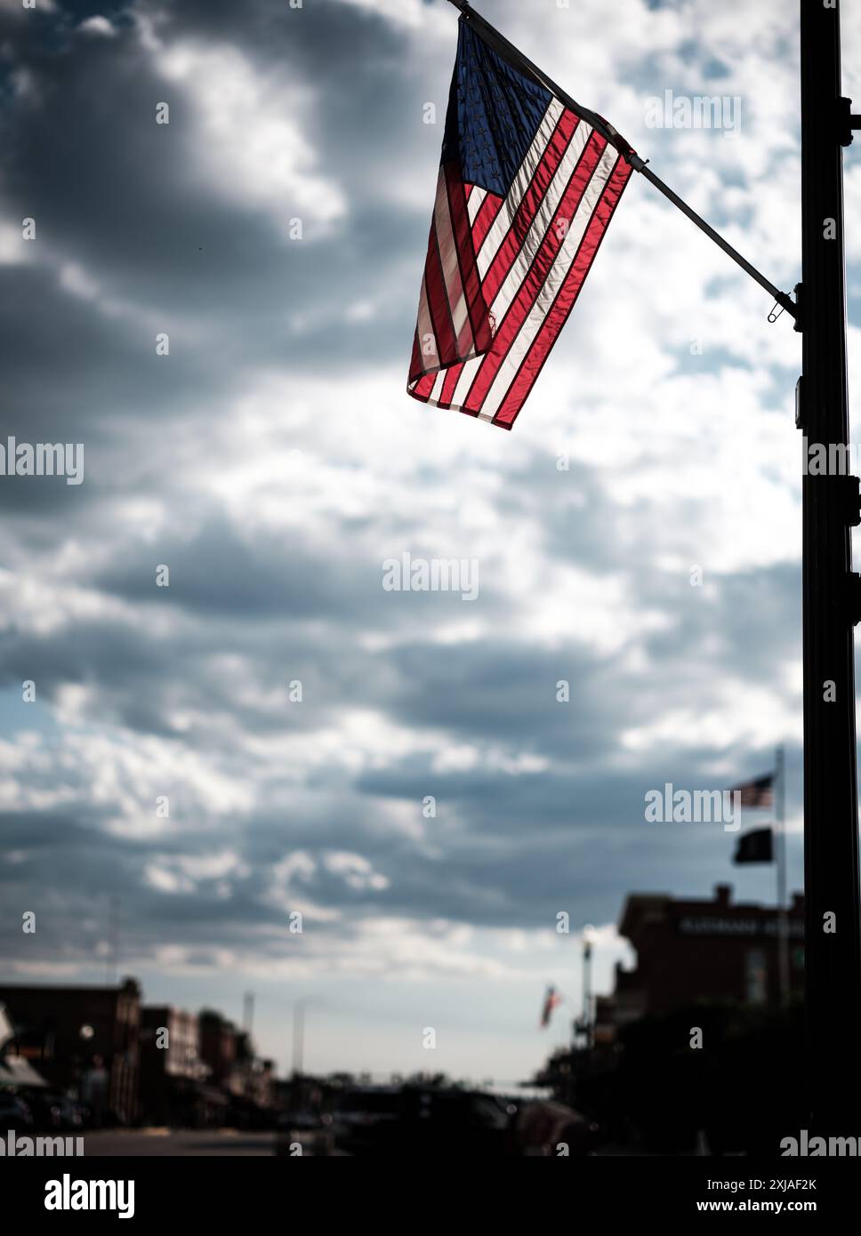 Les Stars & Stripes sont fièrement exposées à Custer, Dakota du Sud, États-Unis. Banque D'Images