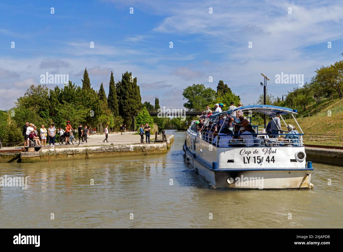 Barge 'Cap de Miol'. Navigation sur le canal du midi. Passage des 9 écluses de Fonseranes. Béziers, Occitanie, France Banque D'Images