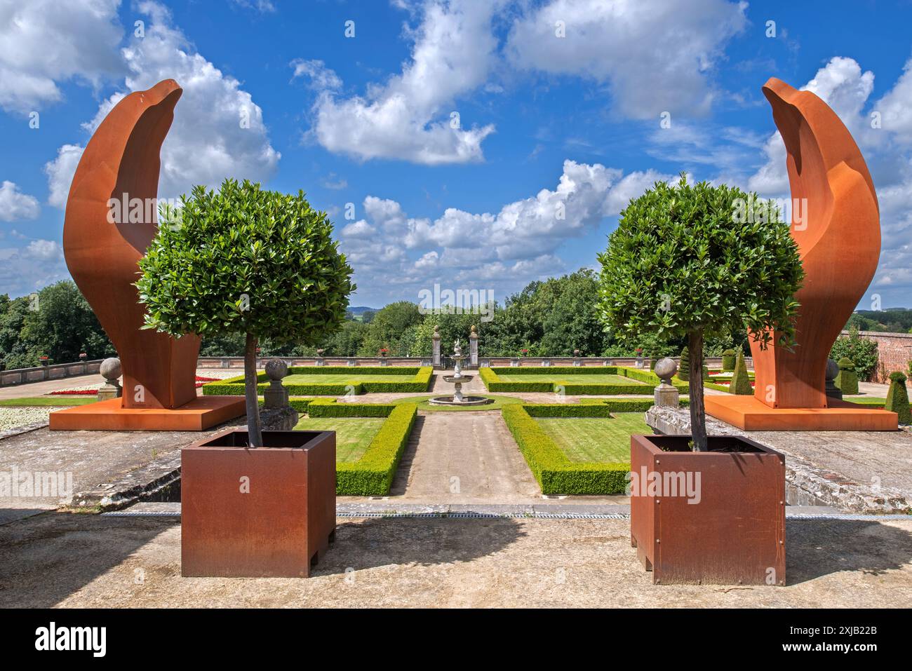 Jardin d'orangerie de style italien en été à Kasteel van Gaasbeek, à l'origine château fort médiéval du 13ème siècle, Lennik, Brabant flamand, Belgique Banque D'Images