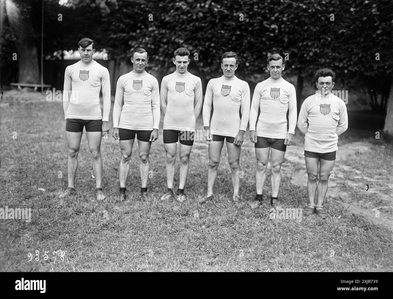 Jeux olympiques de Paris 1924 8 juillet à Rocquencourt, photo de l'équipe olympique américaine de cyclisme - (de gauche à droite) Boulicault, Gronkowski, V. Hopkins, Braet, Hentschel, James Armando - photographe inconnu Banque D'Images