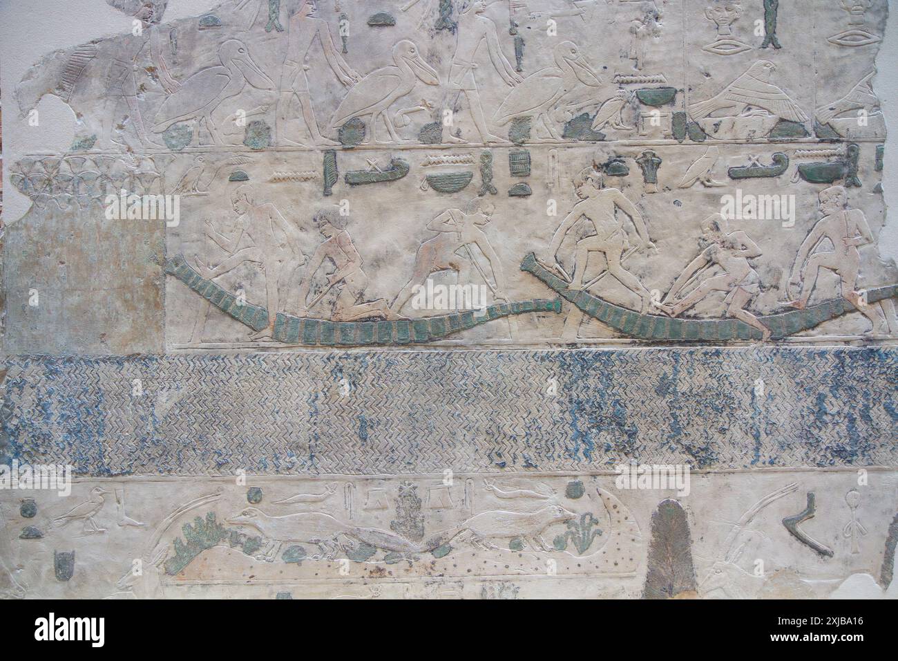 Reliefs de fragments de paroi de l'élevage de pélicans et fabrication de bateaux de papyrus. Originaire du Temple du Soleil de Nyuserre INI. Musée égyptien. Berlin. Banque D'Images