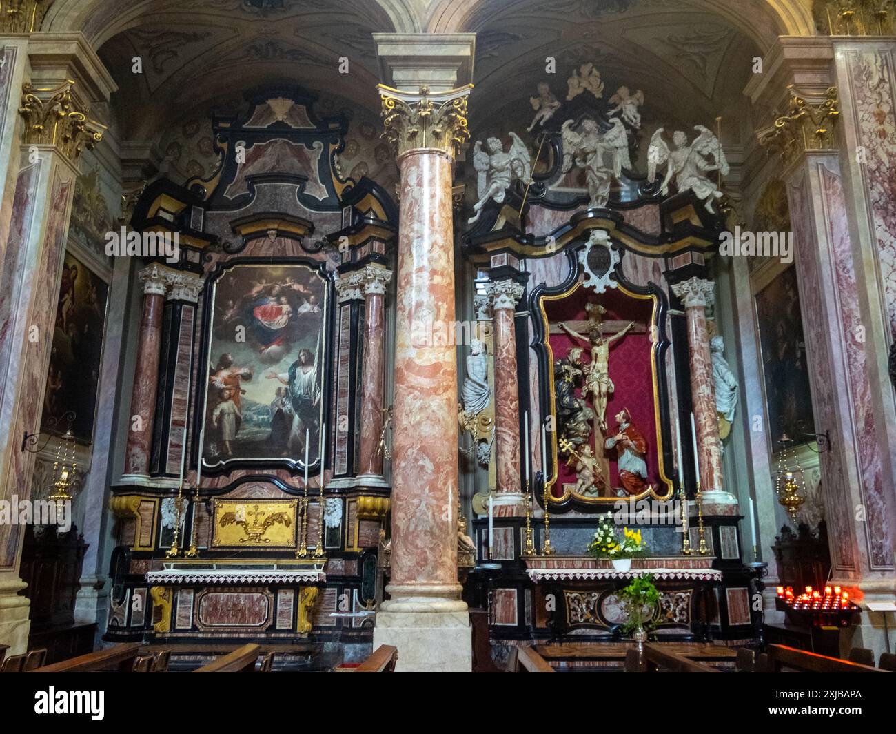 Chapelles latérales de la Basilica di Santa Maria Assunta, Clusone Banque D'Images