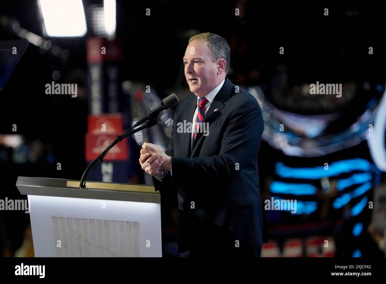 Milwaukee, États-Unis. 17 juillet 2024. Lee Zeldin, ancien membre du Congrès républicain de New York, prend la parole lors de la Convention nationale républicaine de 2024 au Forum Fiserv à Milwaukee, Wisconsin, le mercredi 17 juillet 2024. La troisième journée de la convention devrait porter sur la sécurité nationale et la politique étrangère. Photo de David Banks/UPI. Crédit : UPI/Alamy Live News Banque D'Images