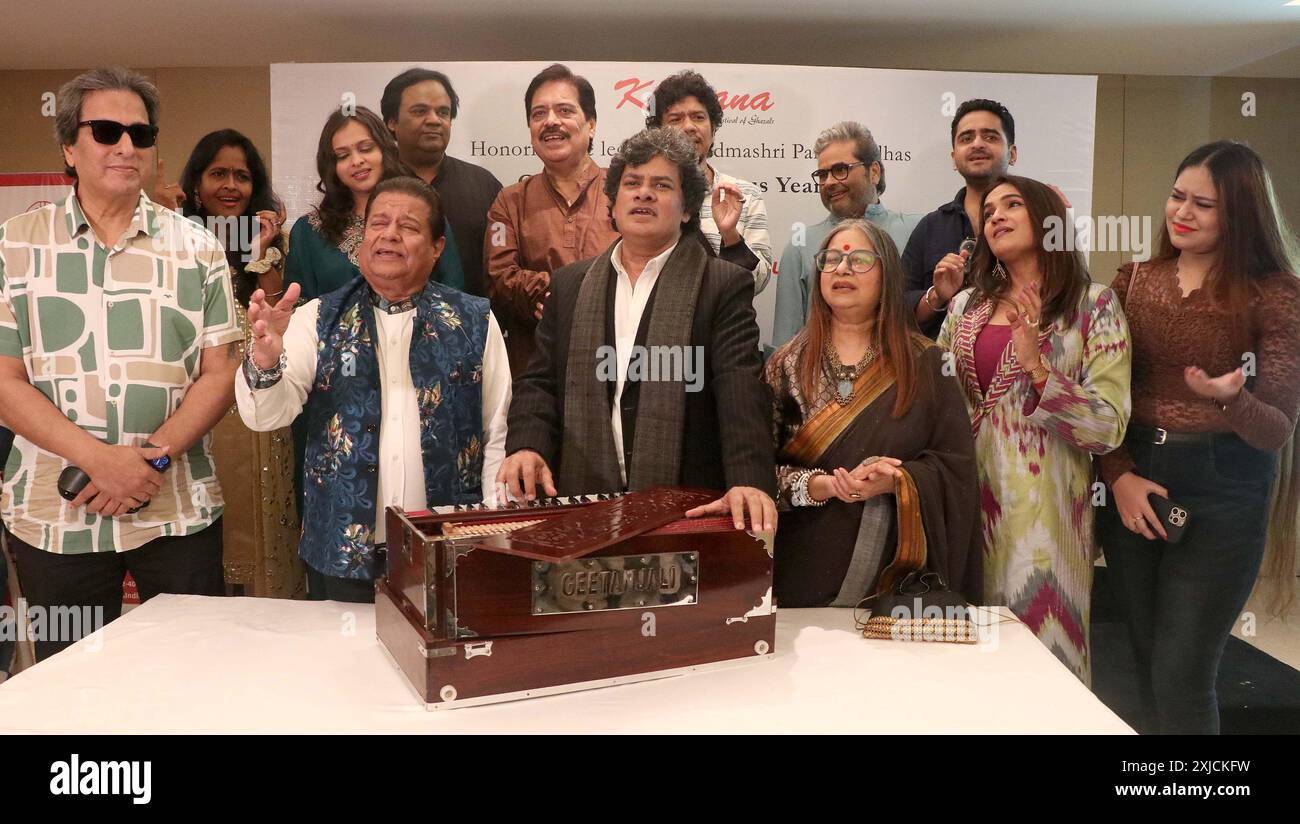 Inde. 17 juillet 2024. MUMBAI, INDE - 17 JUILLET : Eminent chanteur Ghazal Anup Jalota, Talat Aziz, Hariharan, Rekha Bhardwaj, Vishal Bhardwaj, Sudeep Banerji, Runaa Rizvi, Prithvi Gandharv, Shivani Vaswani, Sraboni Chaudhuri, Meenal Jain, Pooja Gaitonde et les patients Thalassemic & cancer annoncent ensemble Khazana, un Festival des Ghazals 2024 pour la noble cause de la collecte de fonds pour les enfants thalassémiques et les patients atteints de cancer à Trident le 17 juillet 2024 à Mumbai, en Inde. (Photo de Bhushan Koyande/Hindustan Times/Sipa USA) crédit : Sipa USA/Alamy Live News Banque D'Images