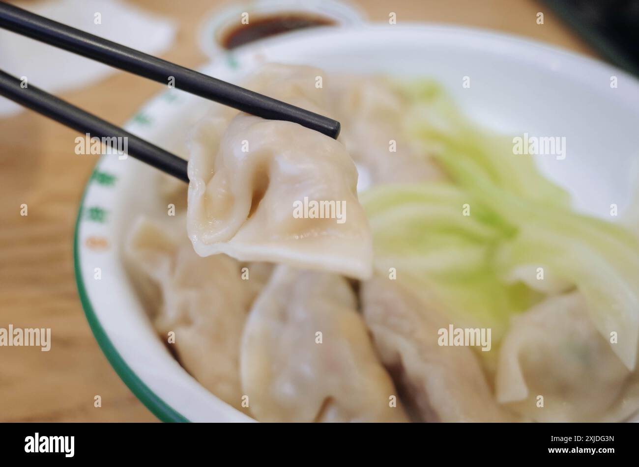 Gros plan sur des boulettes fraîches bouillies. Boulettes chinoises pour le dîner/déjeuner. Cuisine chinoise traditionnelle. Banque D'Images