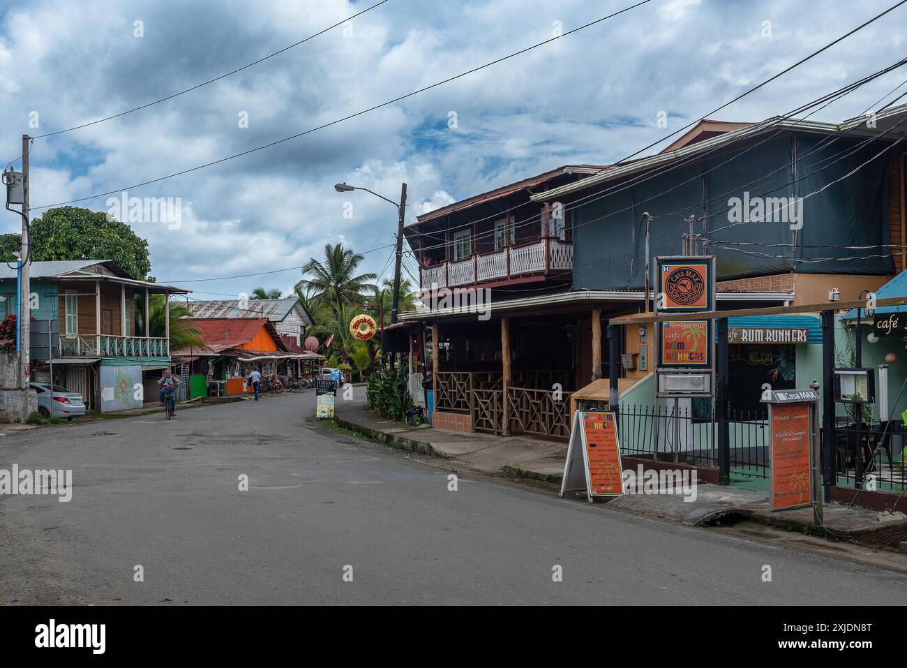 Scène de rue dans le centre-ville de Bocas del Toro, Panama Banque D'Images