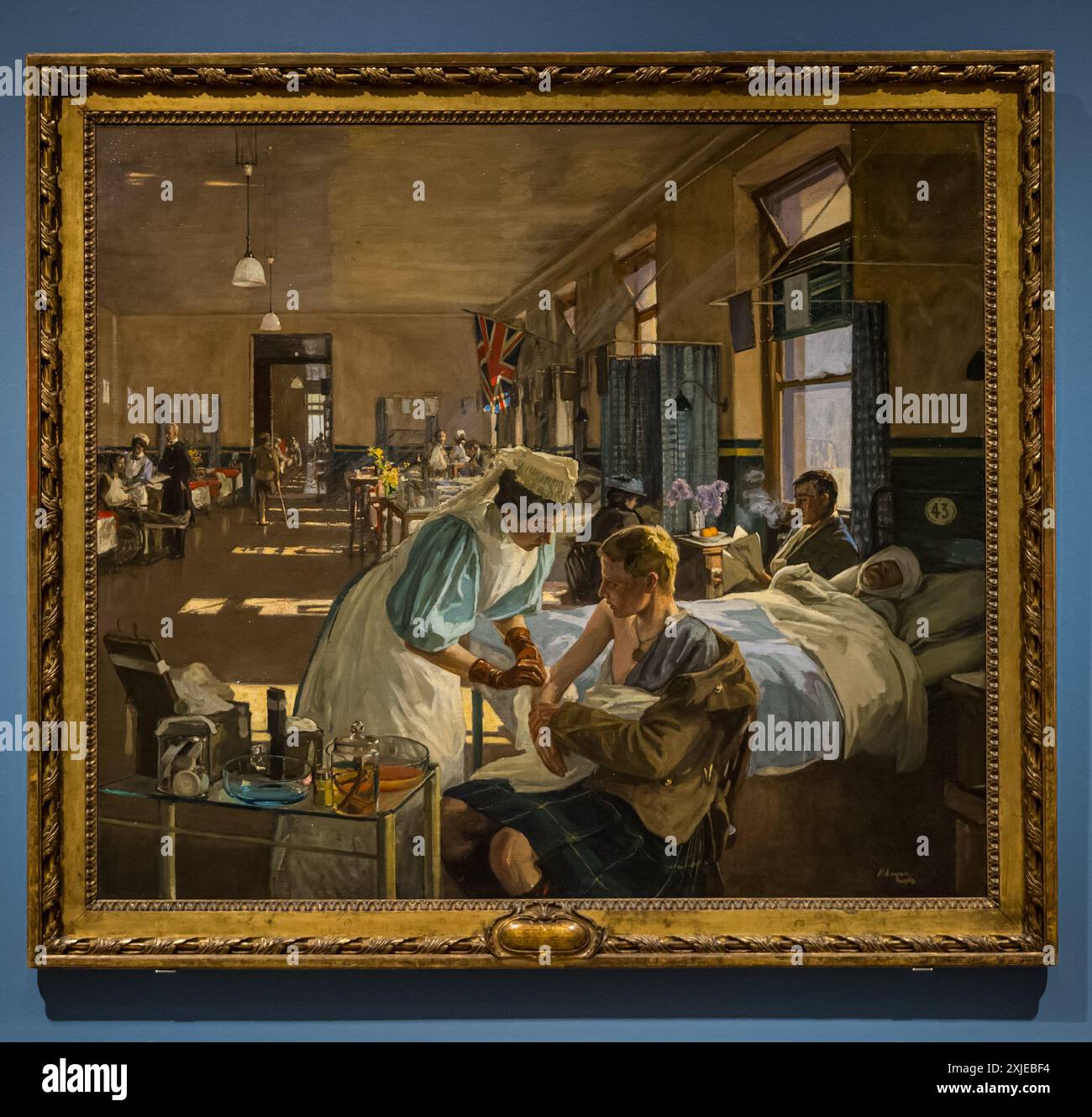 Galeries nationales d'Écosse, Édimbourg, Écosse, Royaume-Uni, 18 juillet 2024. Nouvelle exposition : an Irish Impressionist : Lavery on Location. Exposition estivale des National Galleries of Scotland à la Royal Scottish Academy. Des peintures représentent le soleil, la mer et la société de la fin du XIXe siècle et du début du XXe siècle, à travers les œuvres du célèbre garçon de Glasgow, Sir John Lavery Pictured : a Painting Called Wounded, London Hospital 1915. Crédit : Sally Anderson/Alamy Live News Banque D'Images